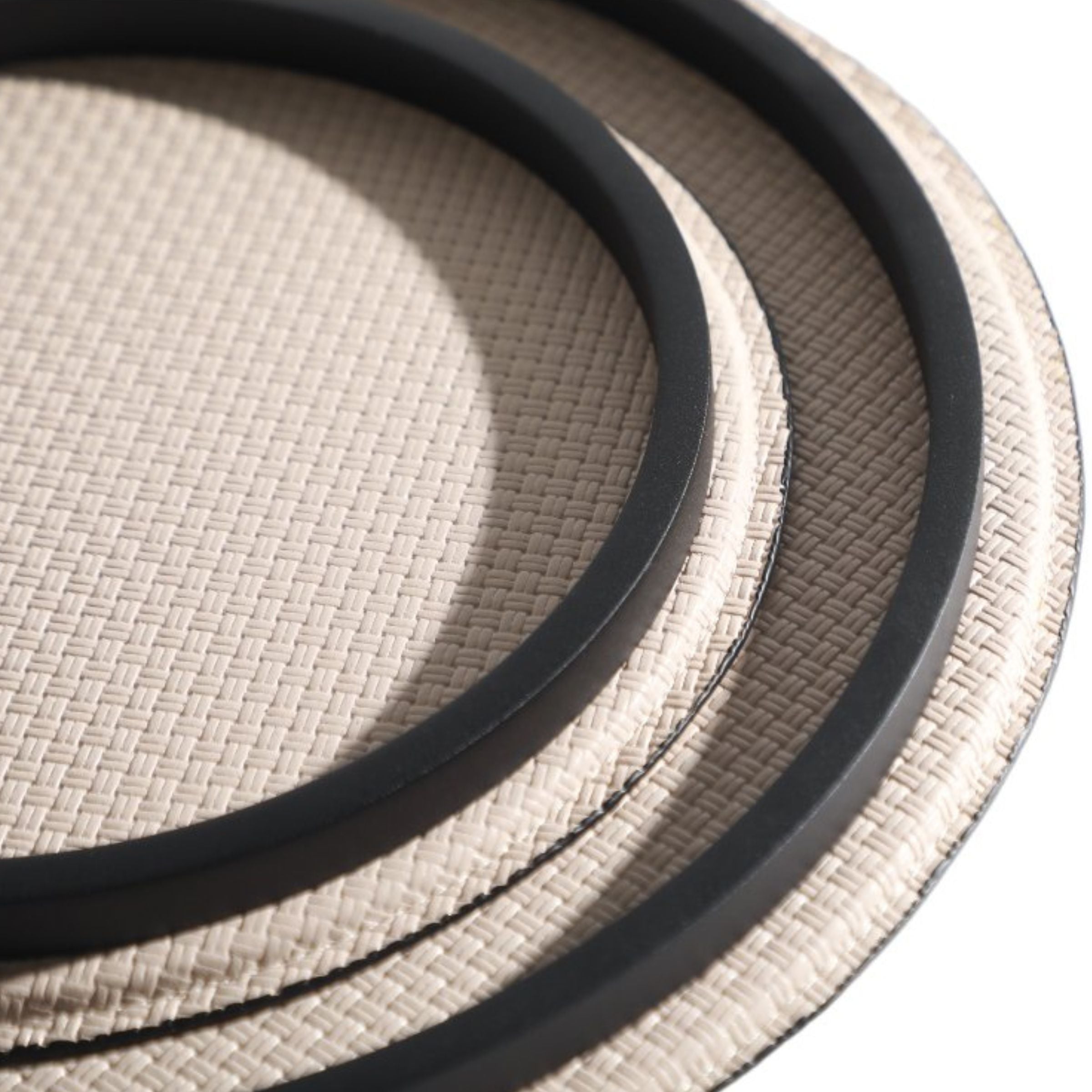 Beacon MIILK White Round Tray DT200744AL, durable ceramic serving tray with a smooth white finish, perfect for serving and display.