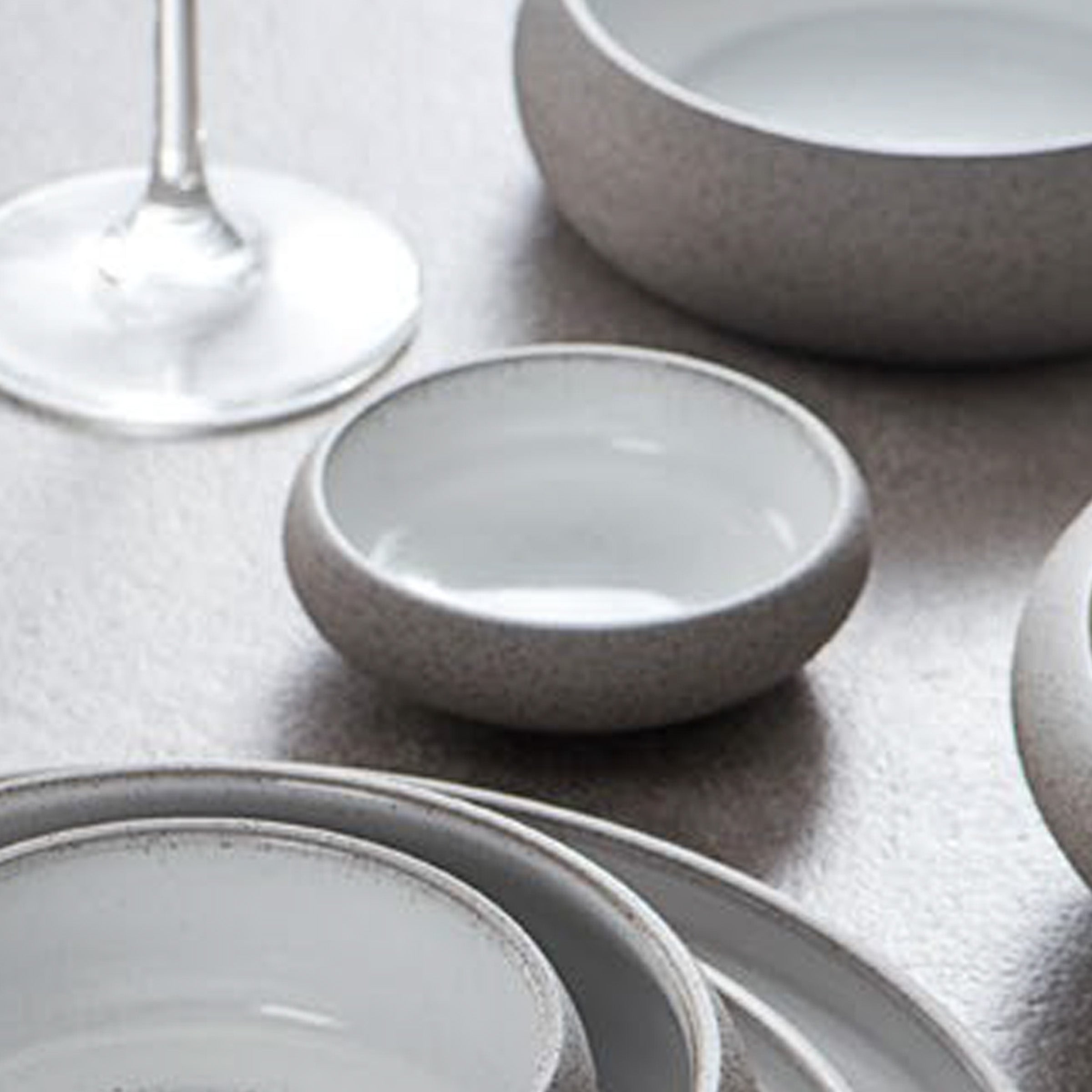 BEACON Nordic Western round plate, 14cm, ceramic dish with rustic design, perfect for serving small food portions.
