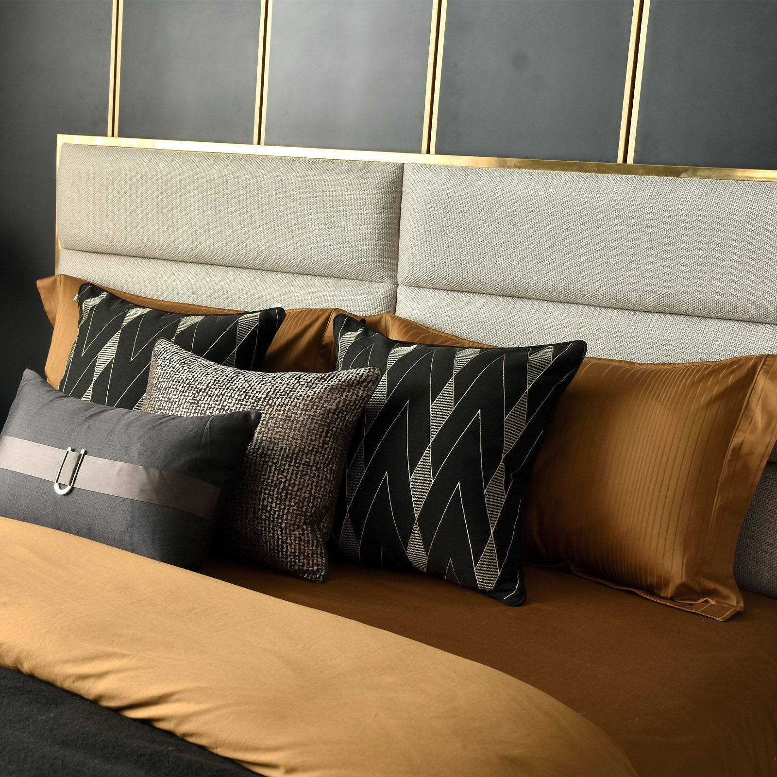 Oise Full Bedding Set Ebb-007 -  Bedding | مجموعة مفروشات أويس الكاملة - ebarza Furniture UAE | Shop Modern Furniture in Abu Dhabi & Dubai - مفروشات ايبازرا في الامارات | تسوق اثاث عصري وديكورات مميزة في دبي وابوظبي