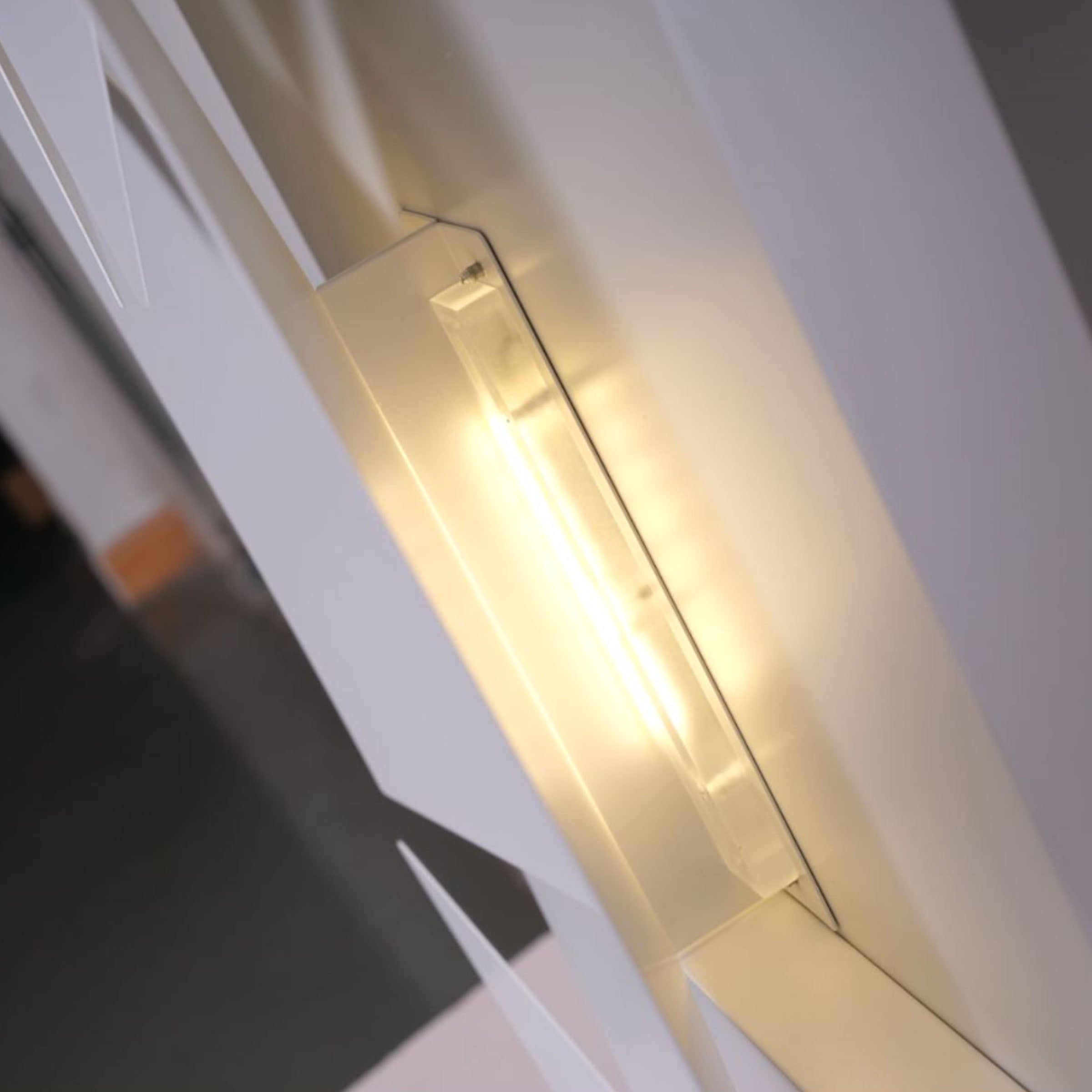 BEACON Origami Wall Lamp CY-BD-1059 mounted on a wall with a geometric origami design, modern lighting fixture.