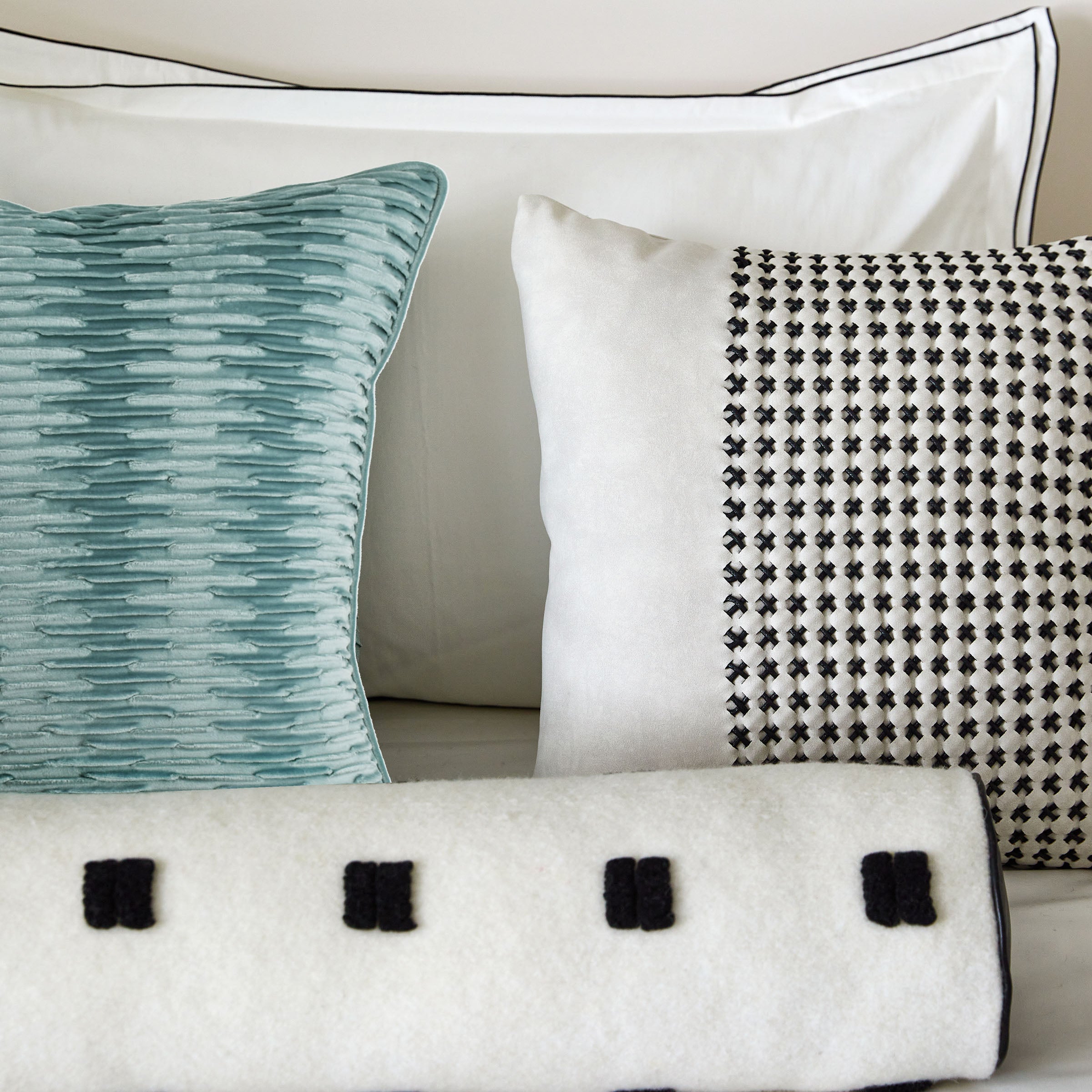 Full bedding set by BEACON, Orlando style, featuring coordinated comforter, sheets, and pillowcases in a stylish bedding design.