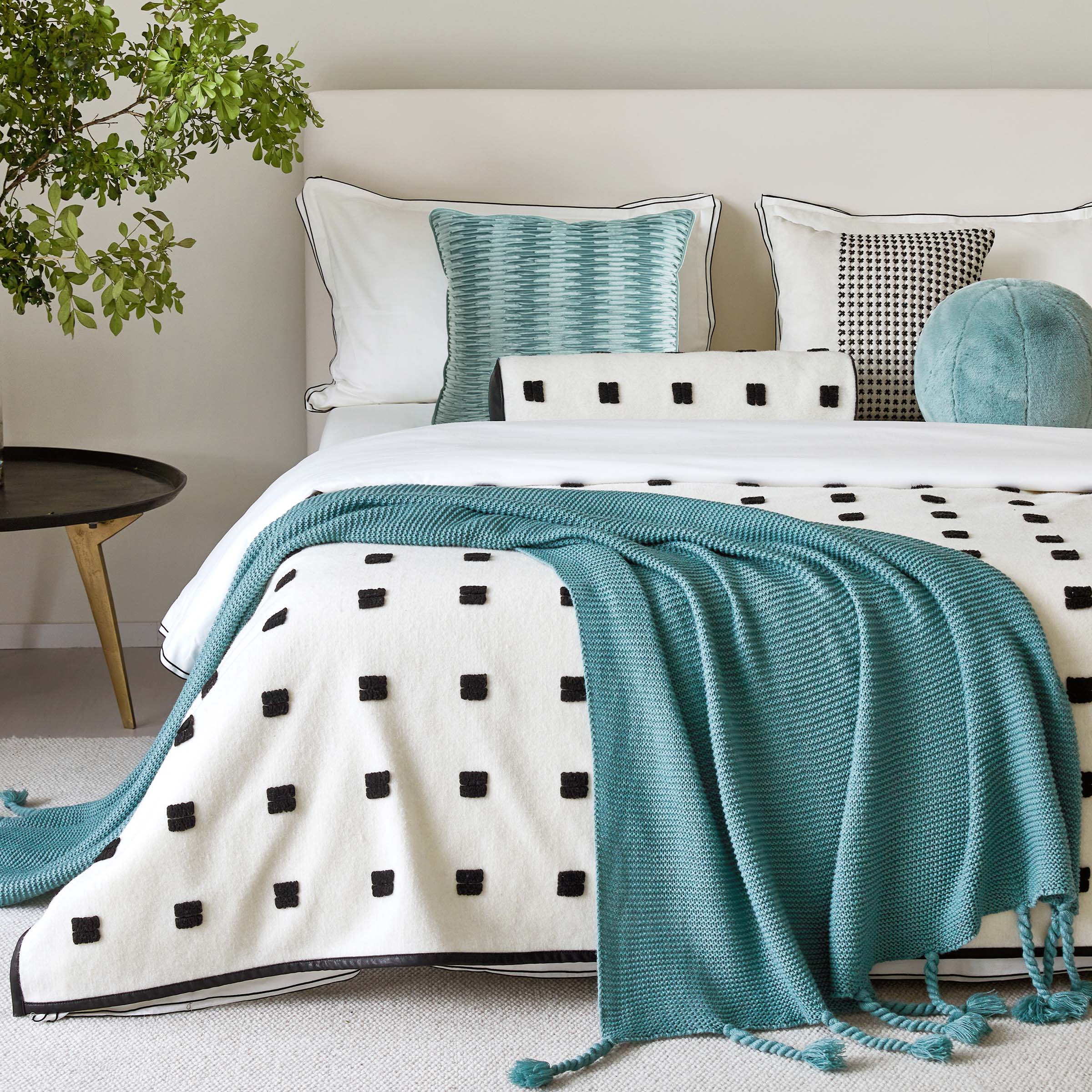 Orlando full bedding set by BEACON, featuring a stylish bedding design with coordinated pillowcases and duvet cover.