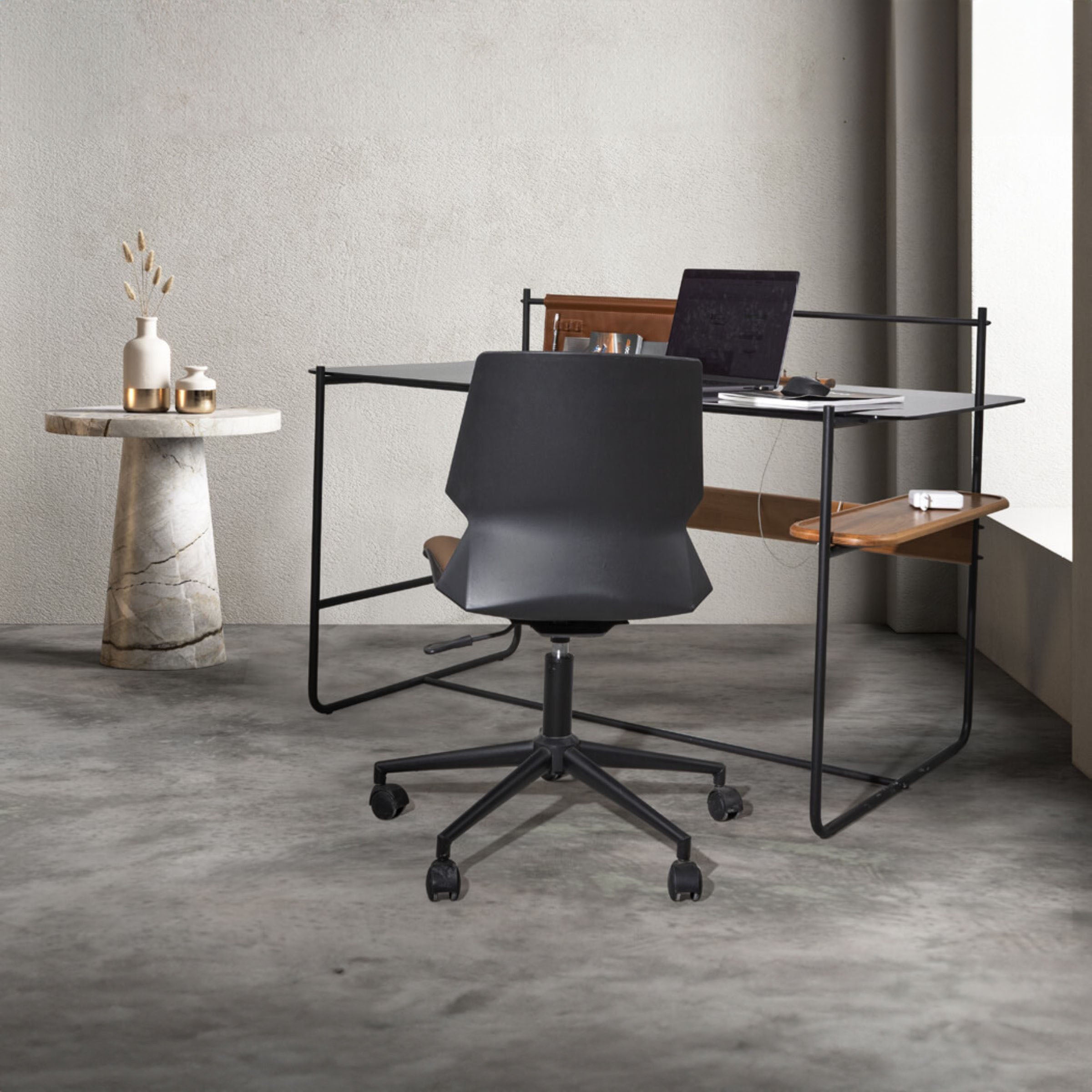 Display image of TOGO HOME STYLE Pars Desk PA-D001 office desk, showcasing its modern design and wood finish.