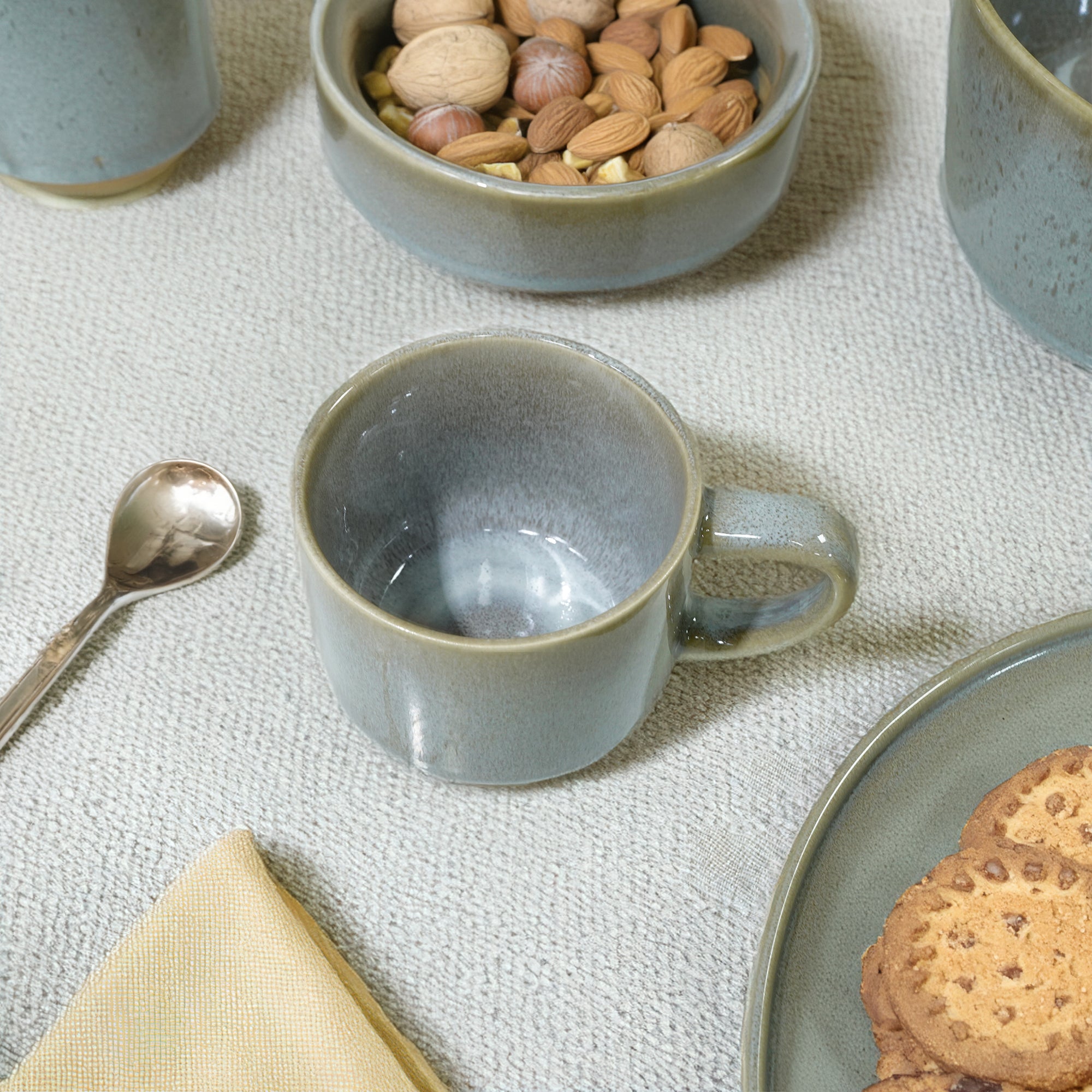 BEACON Passifoy coffee and tea mug, ceramic mug with a smooth finish, ideal for hot beverages and daily use.