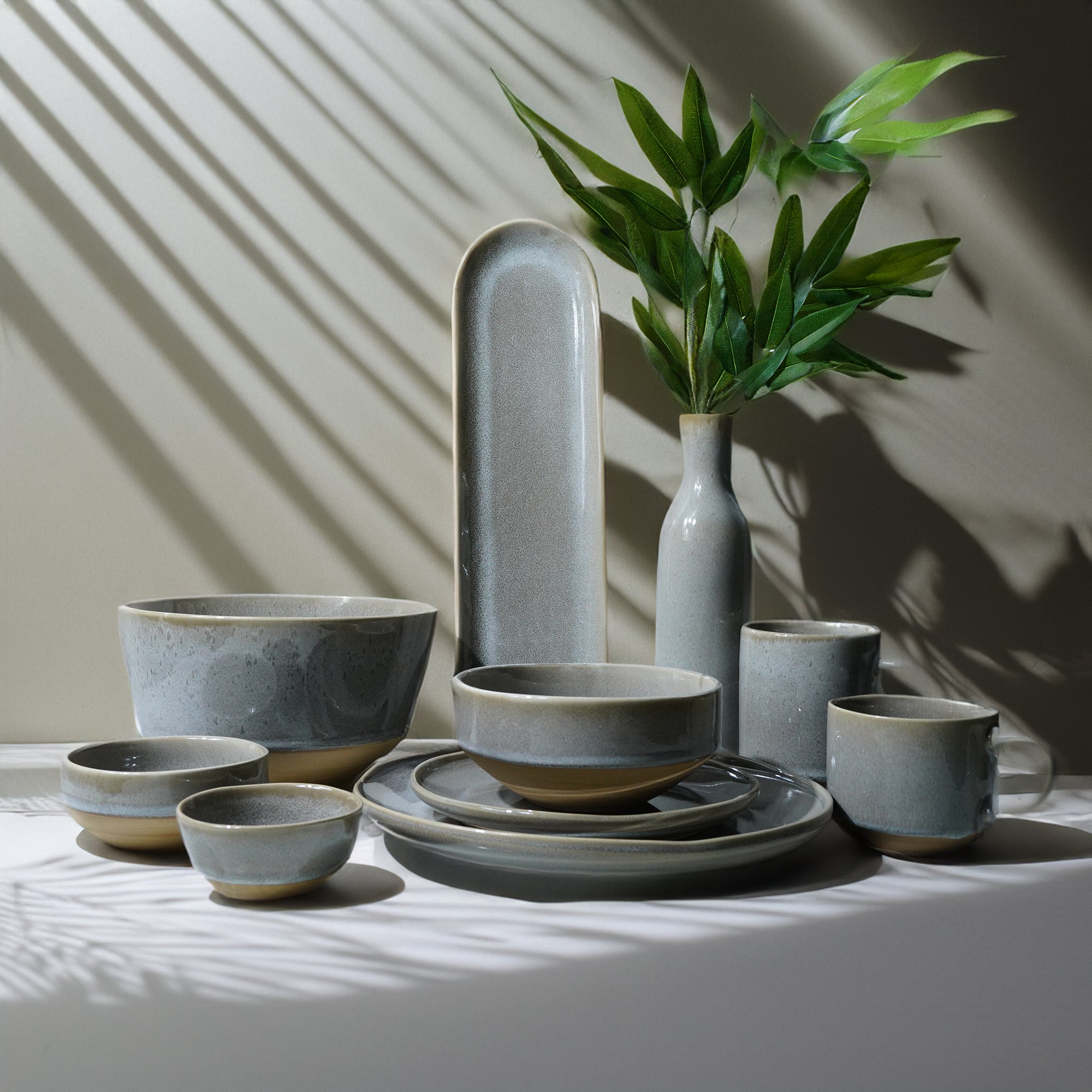 BEACON Passifoy Salad Plate HZ2465, round ceramic plate with intricate blue and white patterns, ideal for salads.