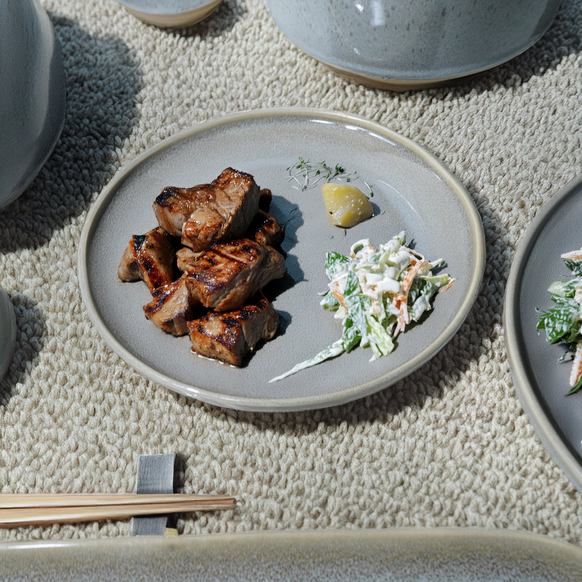 BEACON Passifoy Salad Plate HZ2465, round ceramic plate with a decorative pattern, perfect for salads and appetizers.