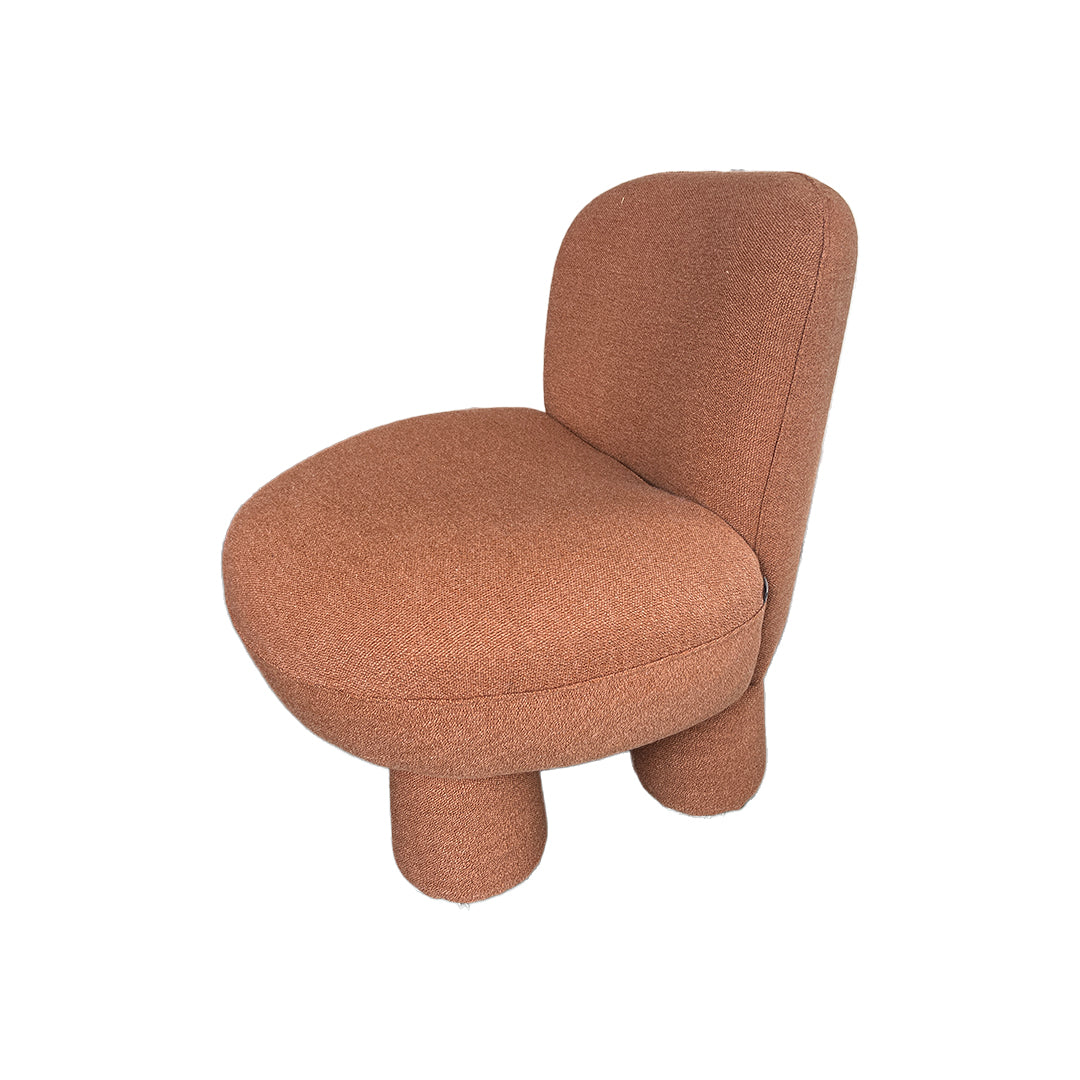 BEACON Pebble Lounge Chair MZ7639 with rounded, pebble-shaped design and cushioned seating for modern relaxation.