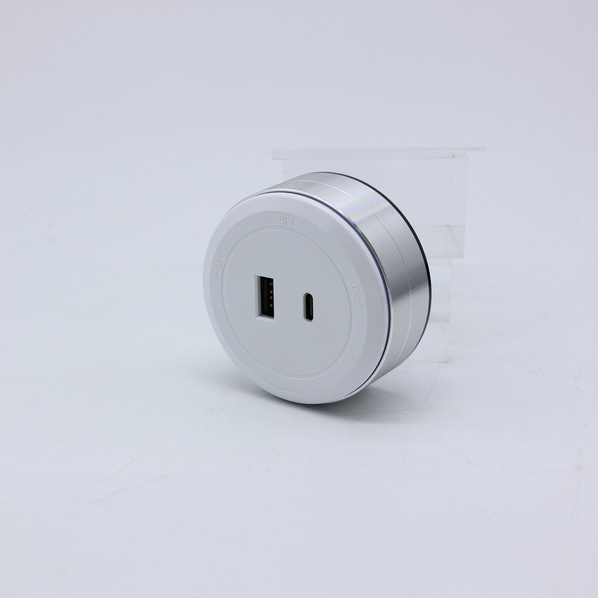 BEACON Power Track System 120x8 cm AH04-C with sleek metal design, suitable for modular electrical installations.