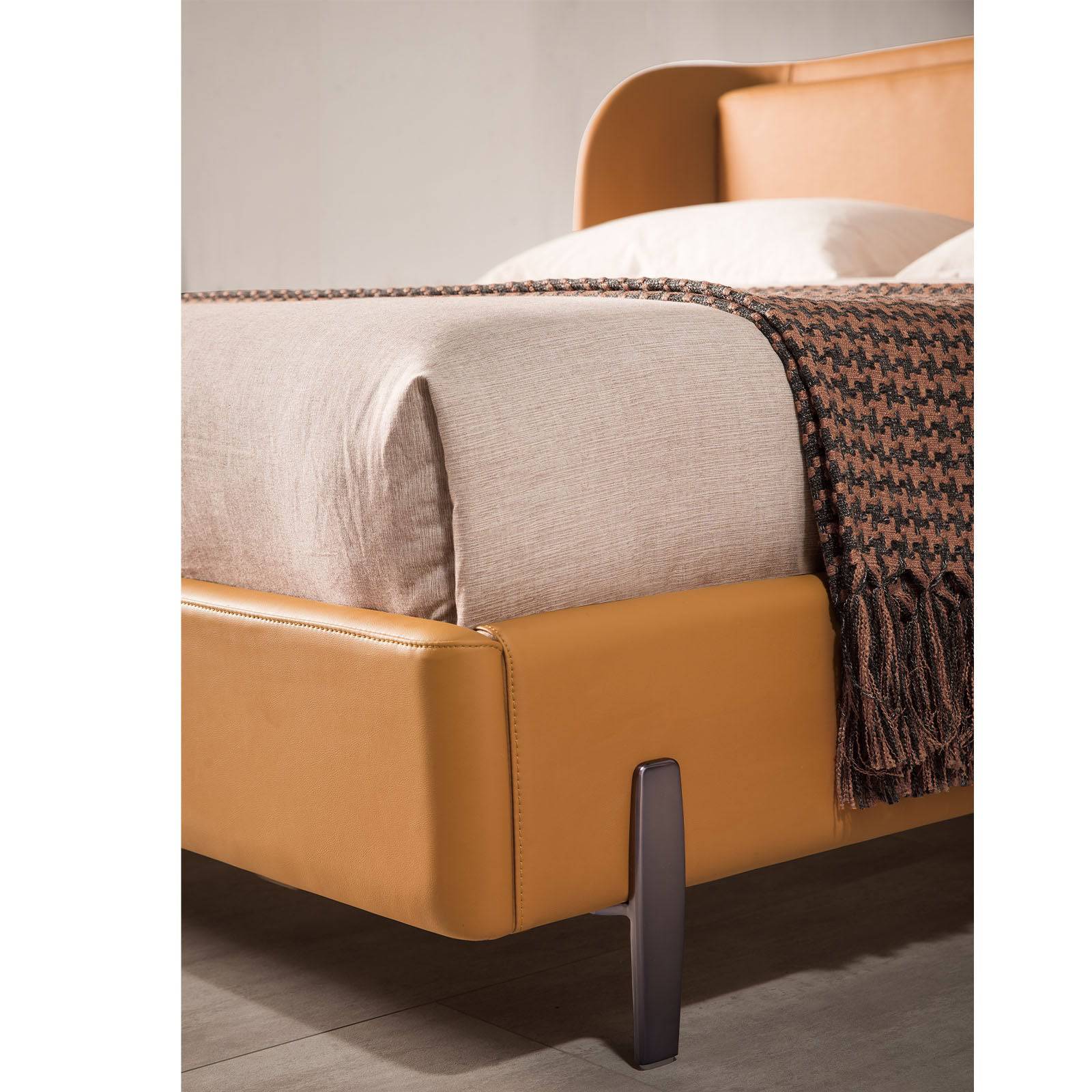 Prague King Size Bed B005 -  Bedsteads | سرير براغ بحجم كينج - ebarza Furniture UAE | Shop Modern Furniture in Abu Dhabi & Dubai - مفروشات ايبازرا في الامارات | تسوق اثاث عصري وديكورات مميزة في دبي وابوظبي