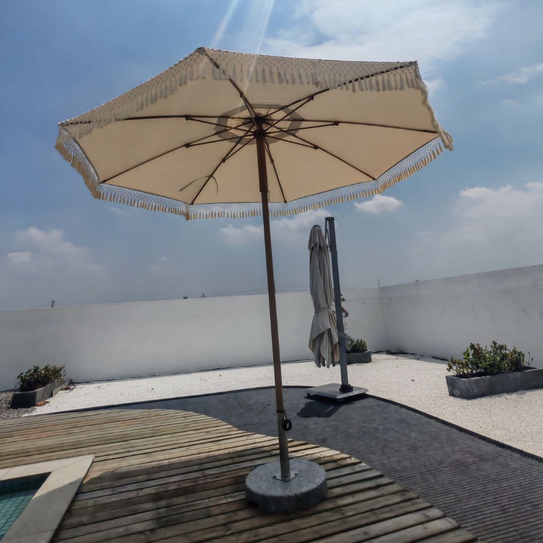 BEACON MS-1623-5A outdoor center pole umbrella with push-up and down system, ideal for patio or garden shading.