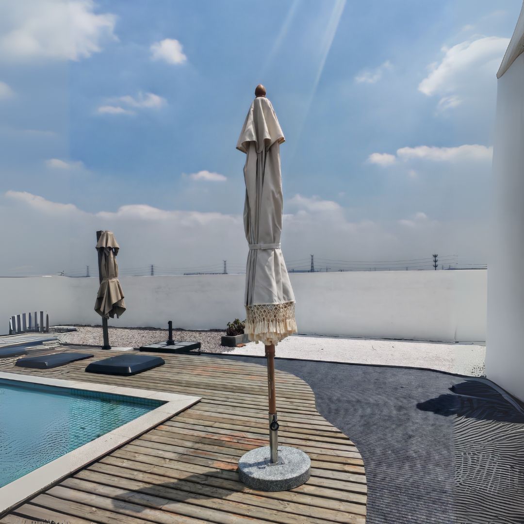 Beacon Center Pole Umbrella with push-up and down system, outdoor umbrella designed for shade and weather protection.