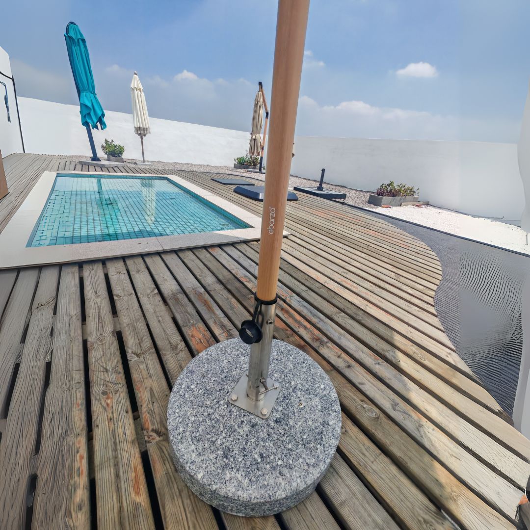 BEACON outdoor center pole umbrella with push-up and down system, model MS-1623-5A, for patio or garden use.