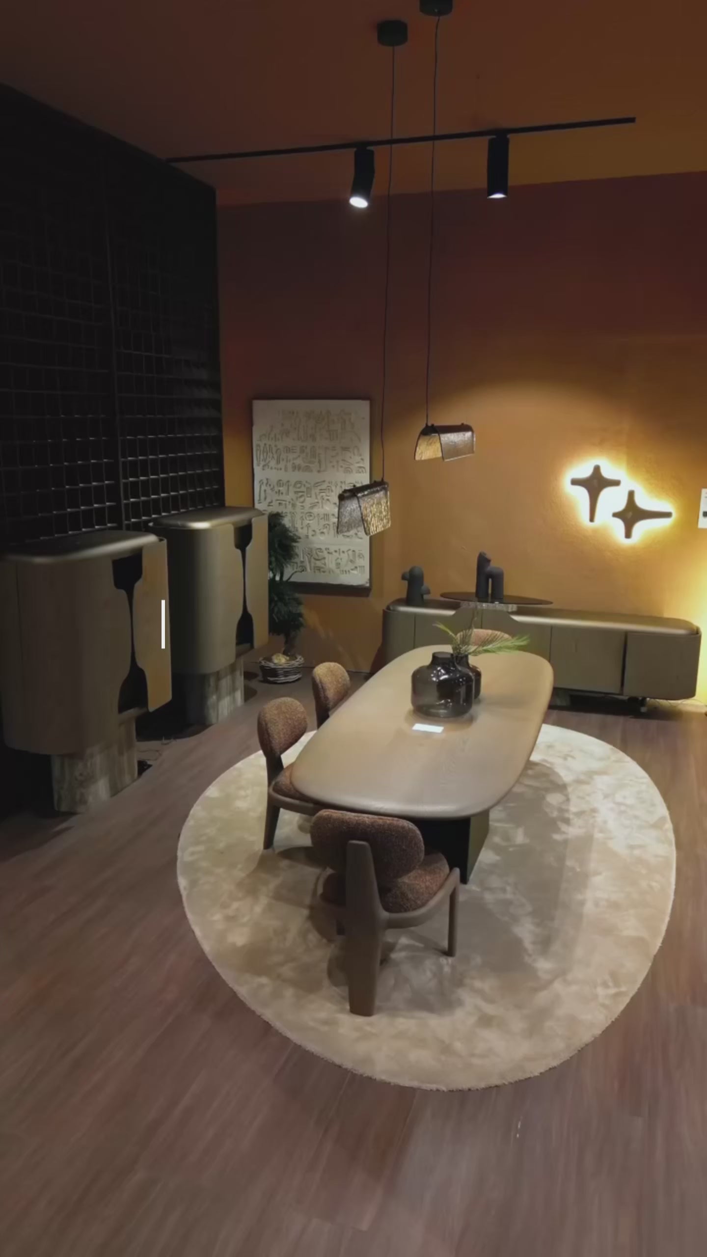 The Wogg dining room set features a sleek, modern design with clean lines and high-quality materials. #greymarble #wooden 

Its minimalist style makes It a versatile addition to any space, perfect
for dining, working, or as a stylish accent piece in your home.



طقم غرفة الطعام Wogg يتميز بتصميم عصري أنيق بخطوط انسيابية ومواد عالية الجودة.
#رخام_رمادي #خشب

بأسلوبه البسيط والعملي، يُعد إضافة مثالية لأي مساحة، سواء للاستخدام كغرفة طعام، مكان للعمل، أو كقطعة ديكور أنيقة في منزلك.