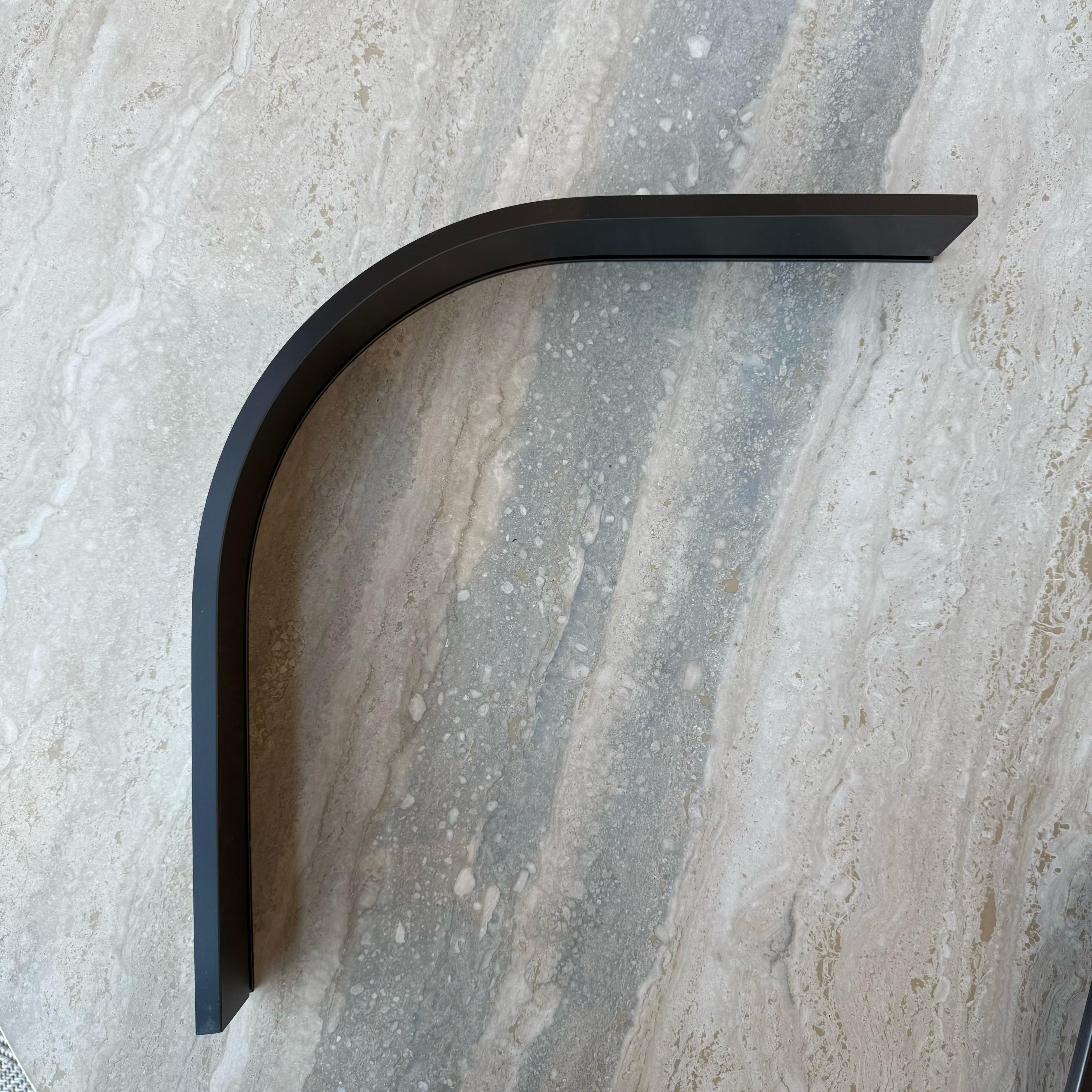 Black R200 6cm internal corner skirting accessories by BEACON, used for wall panels and profiles in interior decor.