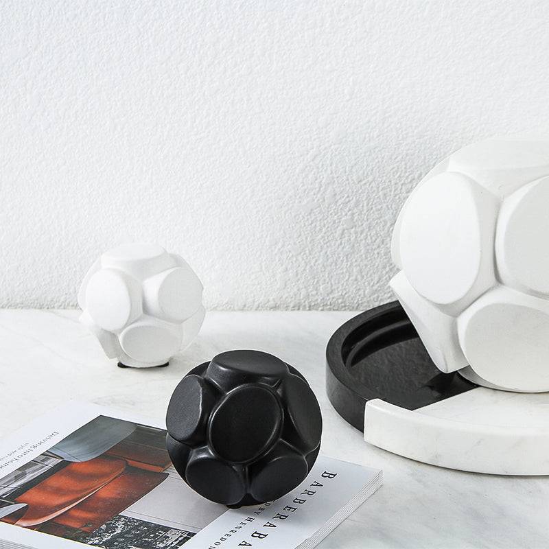 Round Piece Ball-Black A Fa-D21001A -  Home Decor Figurines | قطعة كرة دائرية - أسود - ebarza Furniture UAE | Shop Modern Furniture in Abu Dhabi & Dubai - مفروشات ايبازرا في الامارات | تسوق اثاث عصري وديكورات مميزة في دبي وابوظبي