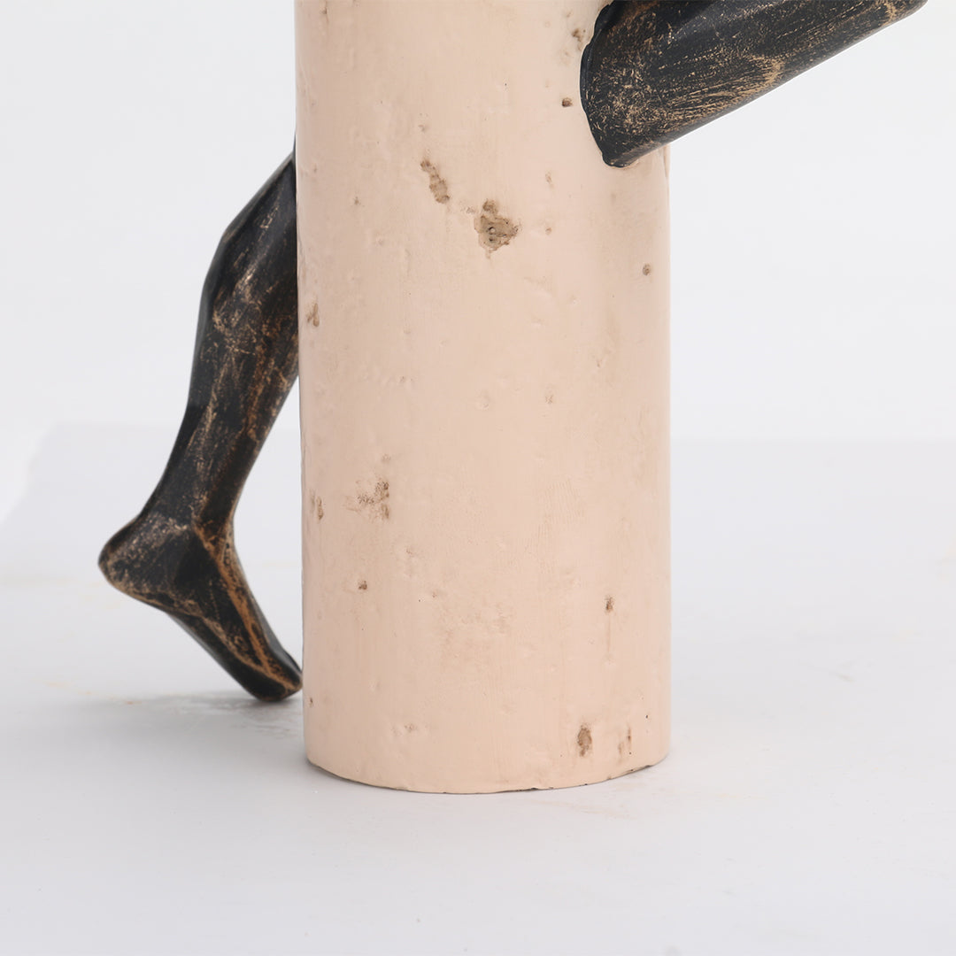 BEACON Running Man KA3123A home decor figurine, detailed sculpture of a running man for stylish interior decoration.