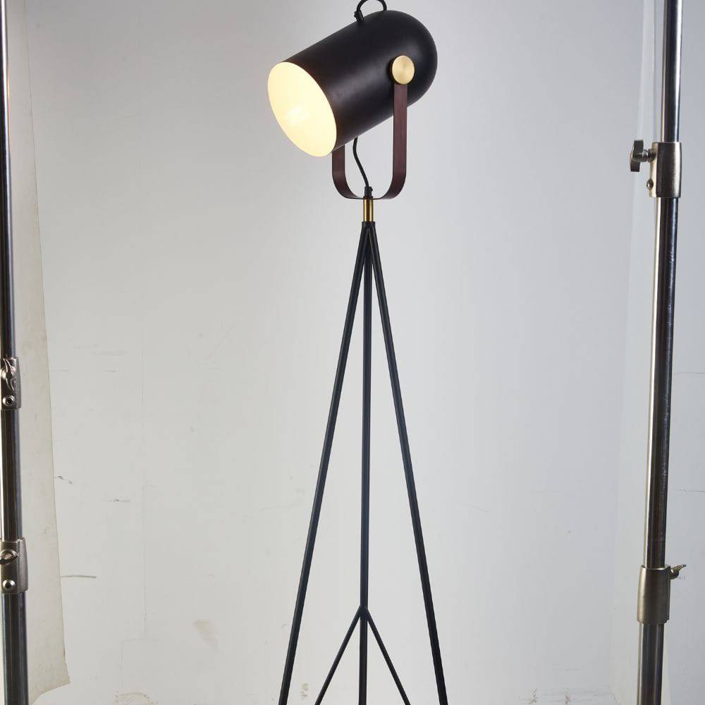 S-Class Black Floor Lamp Cy-Ltd-1006-B -  Floor Lamps | مصباح أرضي أسود من الفئة S - ebarza Furniture UAE | Shop Modern Furniture in Abu Dhabi & Dubai - مفروشات ايبازرا في الامارات | تسوق اثاث عصري وديكورات مميزة في دبي وابوظبي