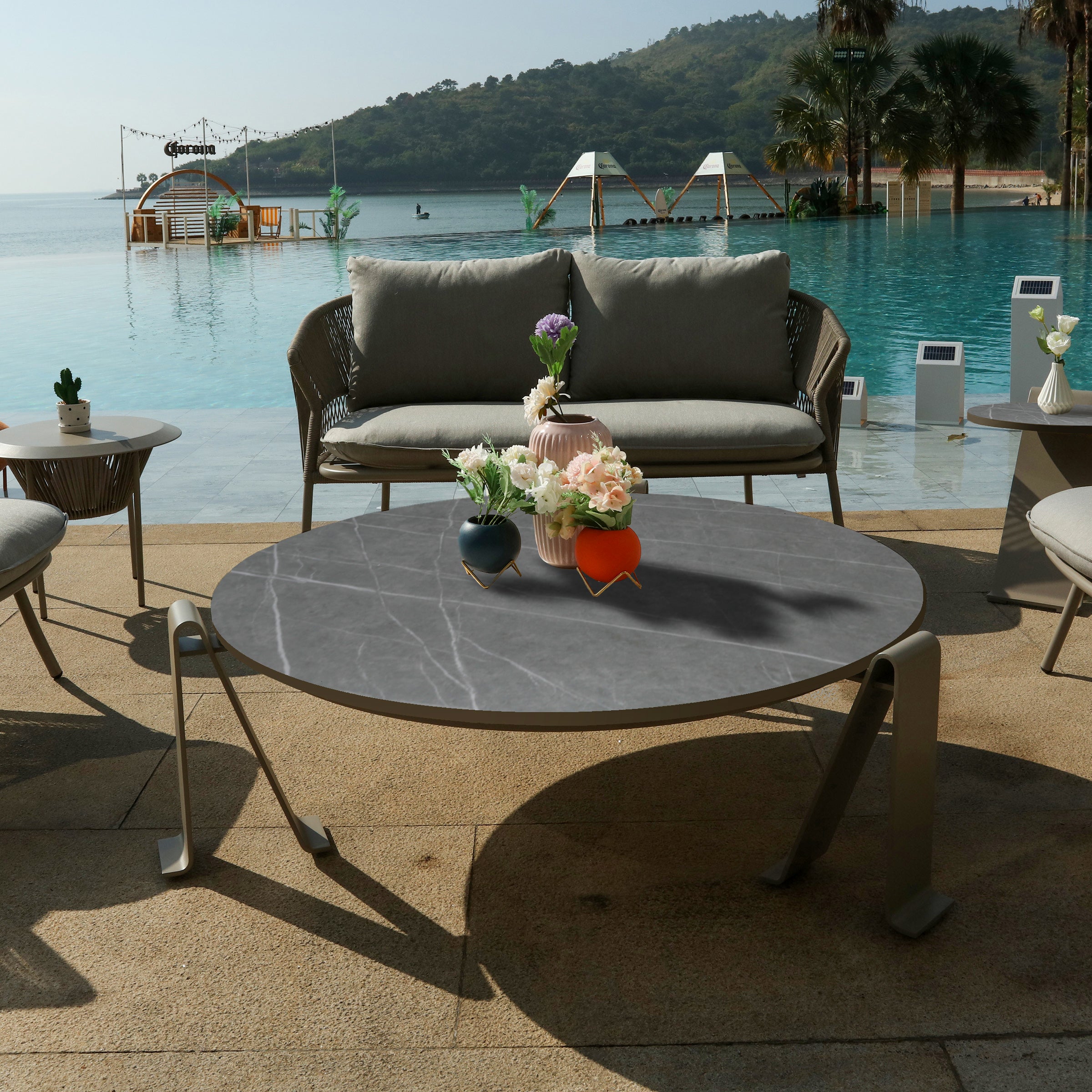 Serie R Outdoor Coffee Table-R102 -  Outdoor Tables | طاولة قهوة خارجية من سلسلة R - ebarza Furniture UAE | Shop Modern Furniture in Abu Dhabi & Dubai - مفروشات ايبازرا في الامارات | تسوق اثاث عصري وديكورات مميزة في دبي وابوظبي