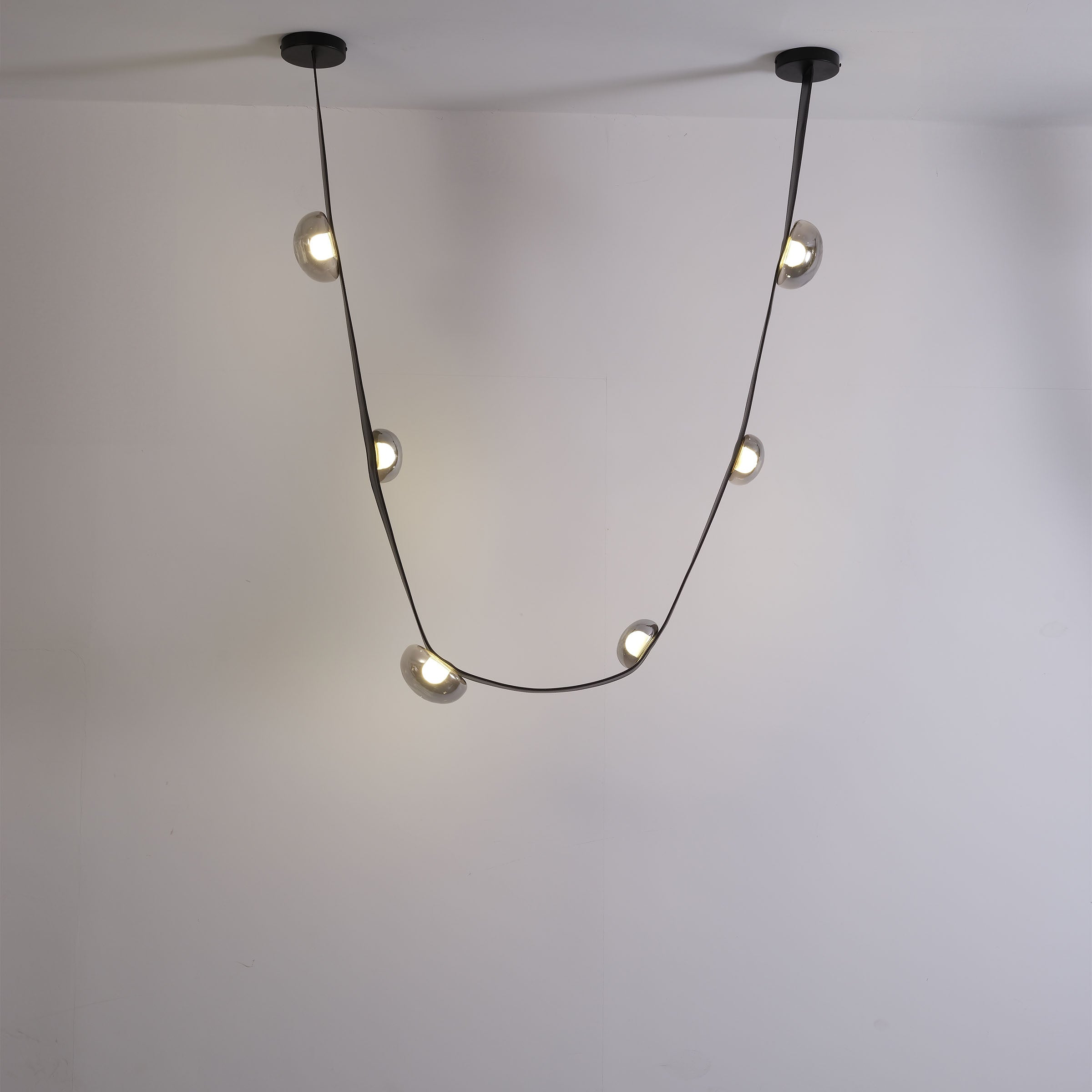 Set of 3 BEACON Whispering Stars pendant lamps in varying sizes, modern pendant lighting fixtures for stylish indoor decor.