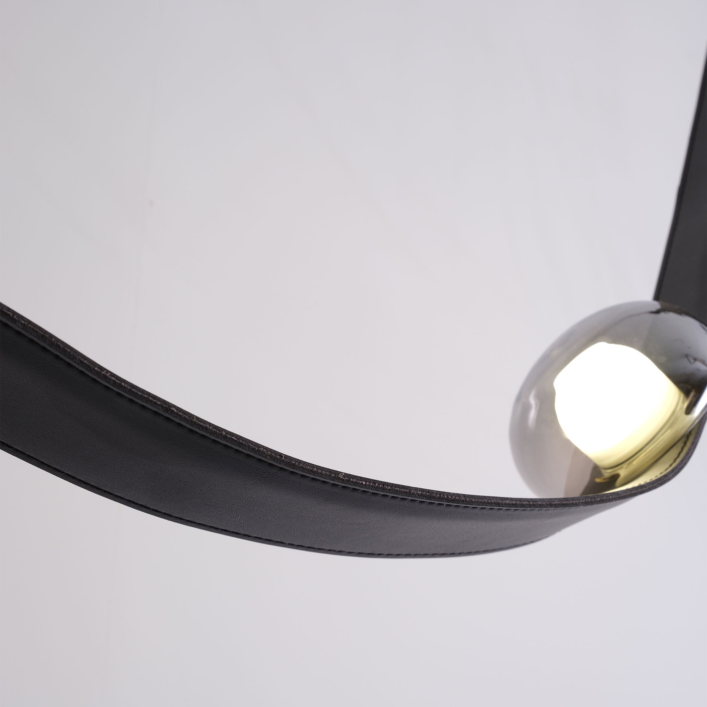 Set of 3 BEACON Whispering Stars pendant lamps in different sizes, modern ceiling lighting with star-shaped design.