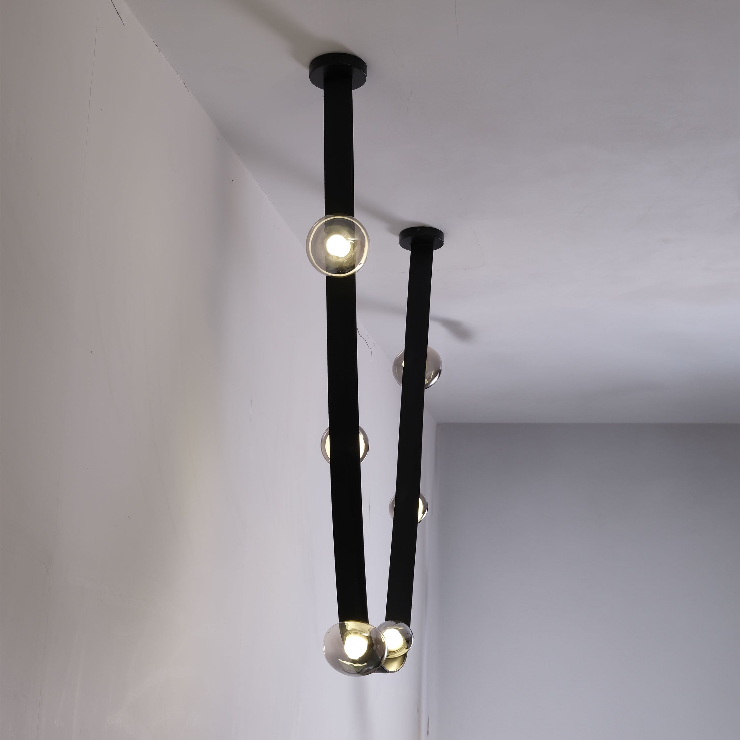 Set of 3 BEACON Whispering Stars pendant lamps in different sizes, featuring star-shaped design, modern ceiling lighting fixtures.
