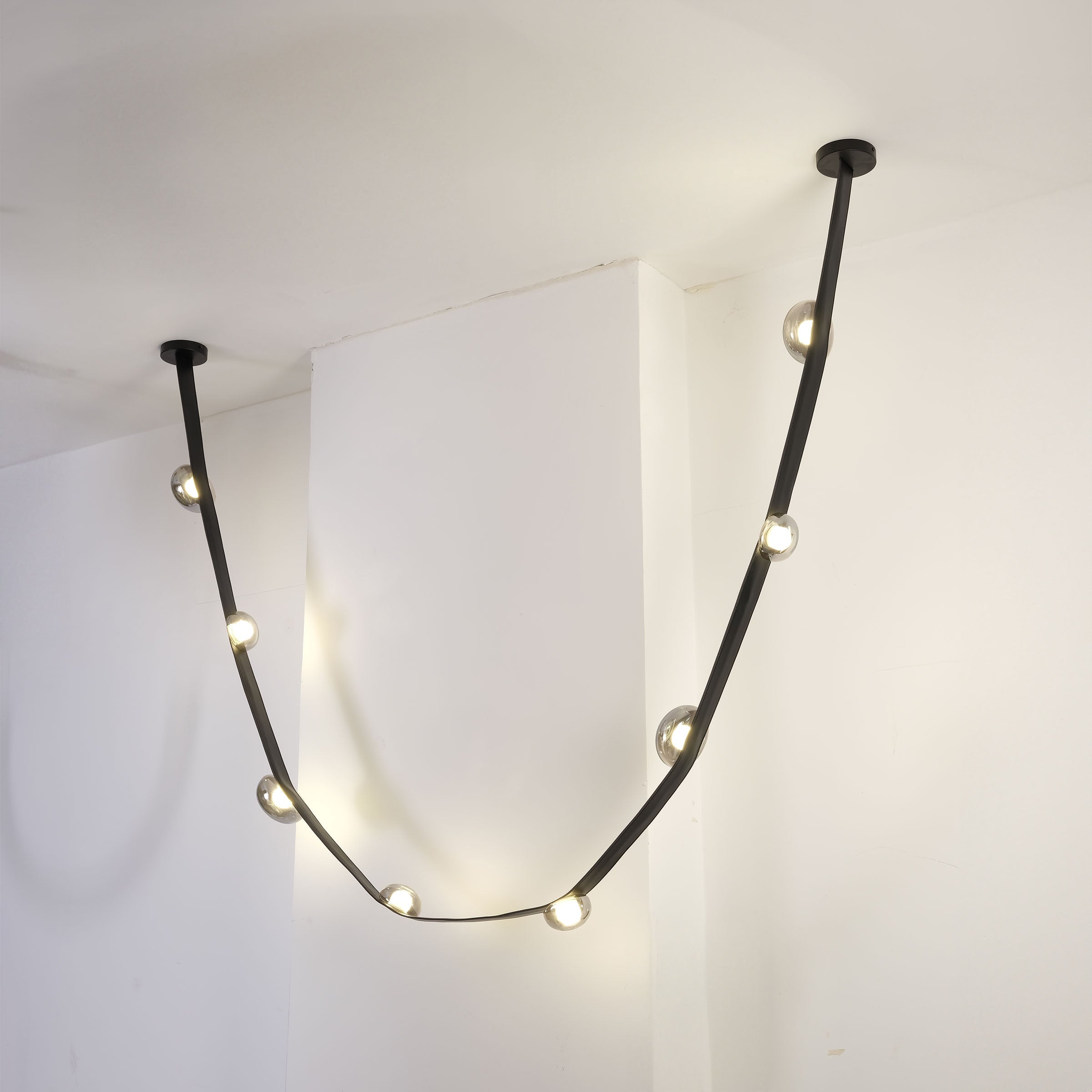 Set of 3 BEACON Whispering Stars pendant lamps in varying sizes, modern ceiling lights with star-shaped designs.