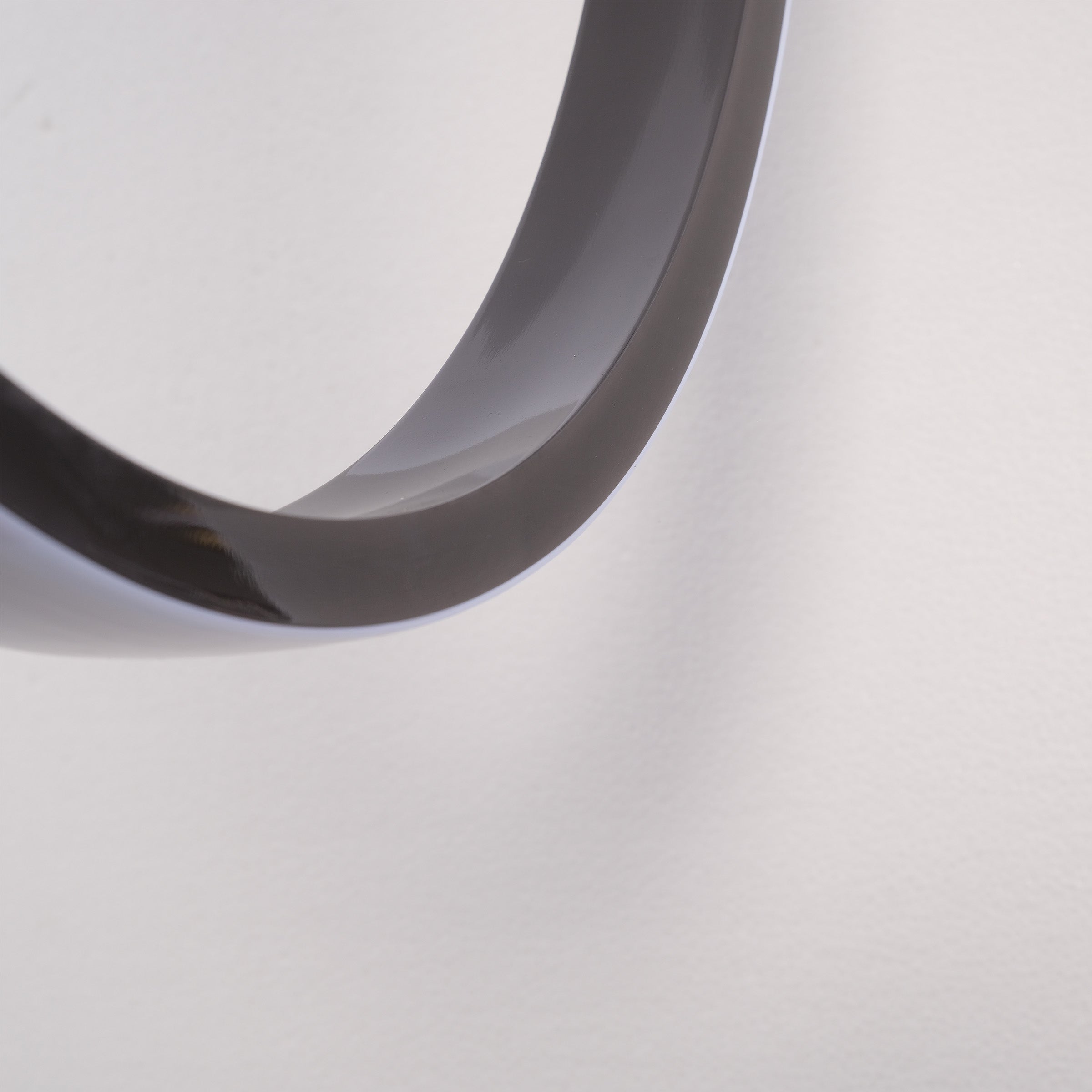 Set of 3 BEACON leather curve pendant lamps with sleek catenary design, ideal for modern interior lighting.