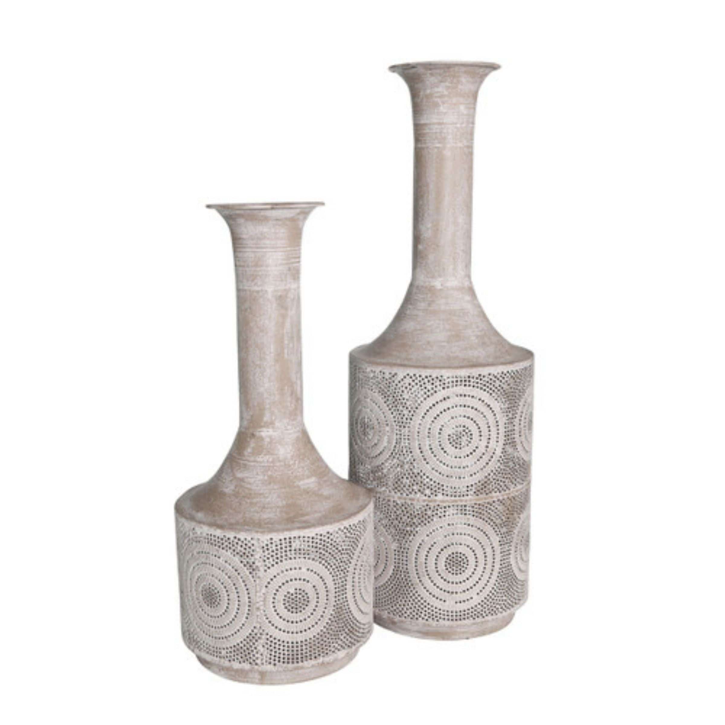 Textured Metal White Vase 14427-02 -  Vases | مزهرية معدنية بيضاء اللون - ebarza Furniture UAE | Shop Modern Furniture in Abu Dhabi & Dubai - مفروشات ايبازرا في الامارات | تسوق اثاث عصري وديكورات مميزة في دبي وابوظبي