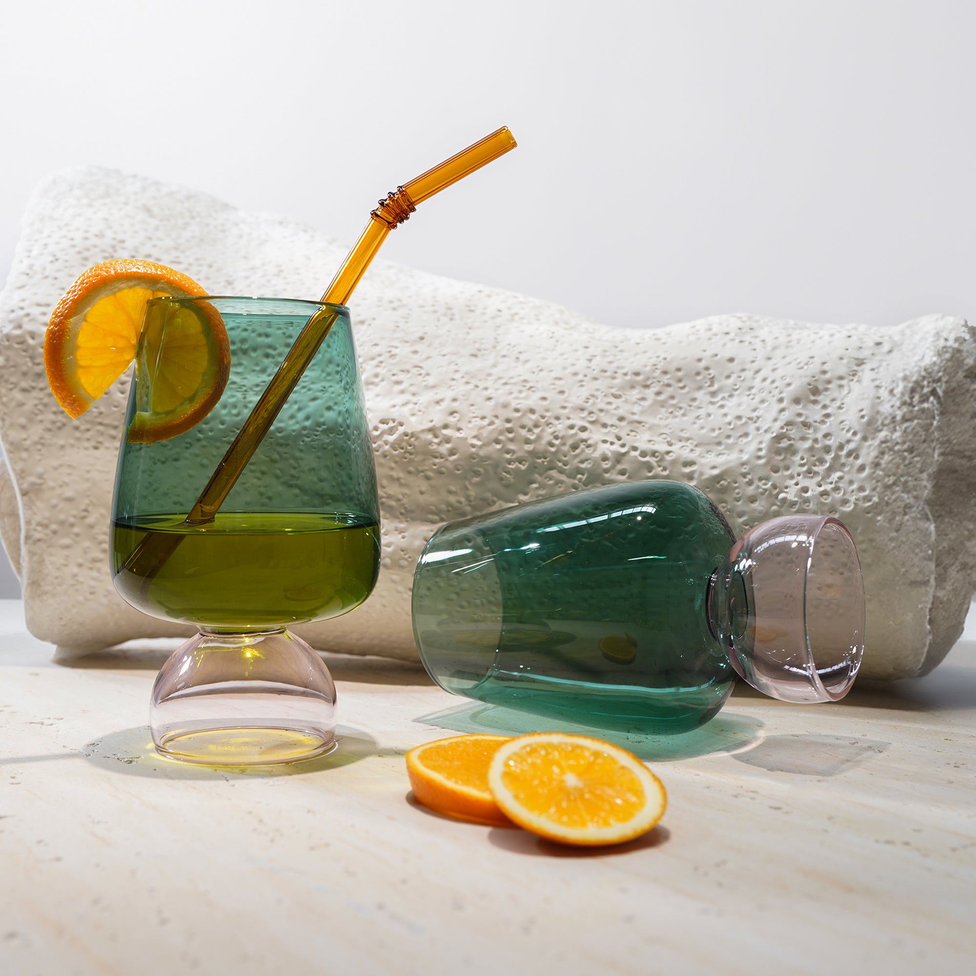 Two-tone 550ml BEACON juice and water glass with a sleek design, perfect for serving drinks in style.