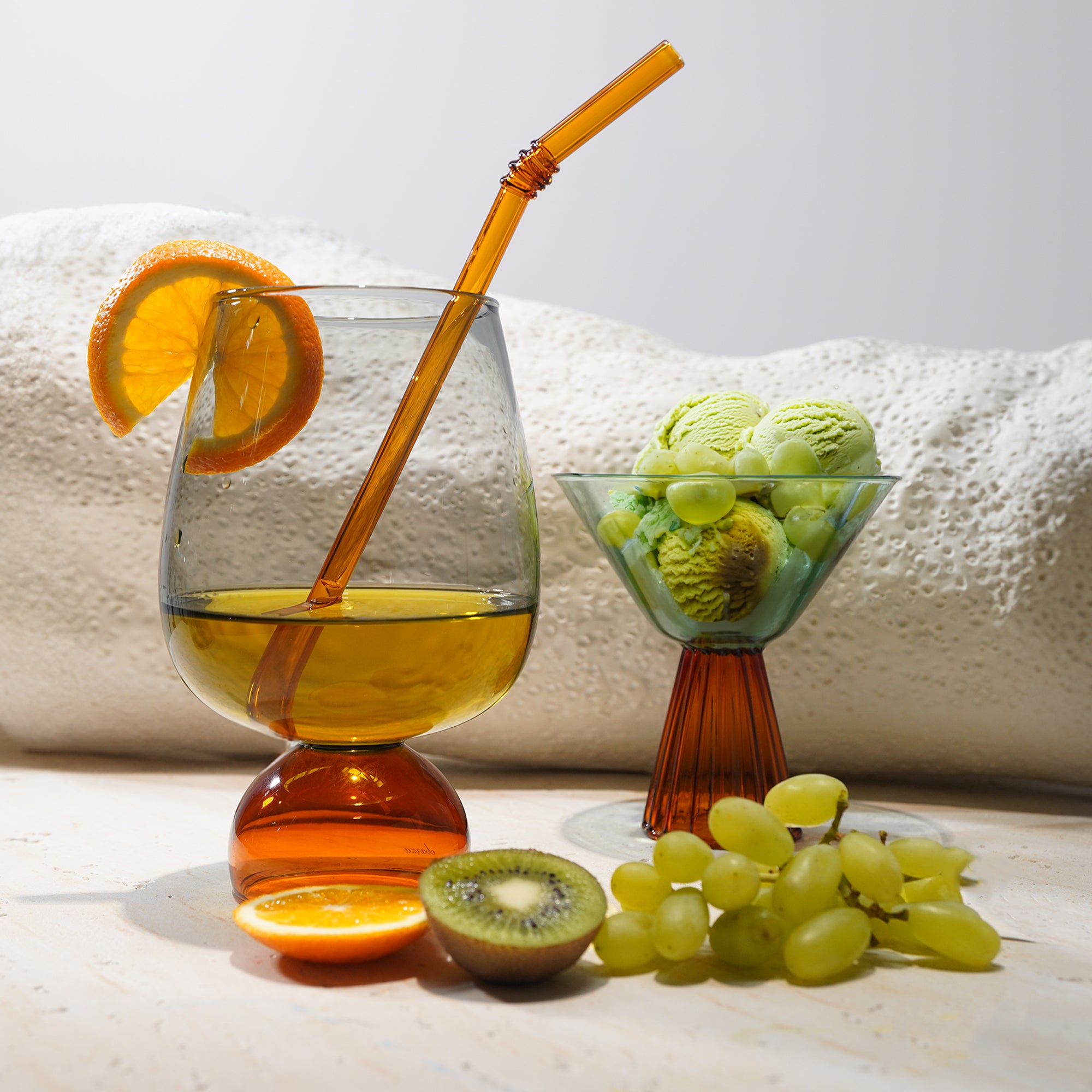 Two-tone 630ml BEACON glass for juice or water, featuring a stylish design and clear drinkware for everyday use.
