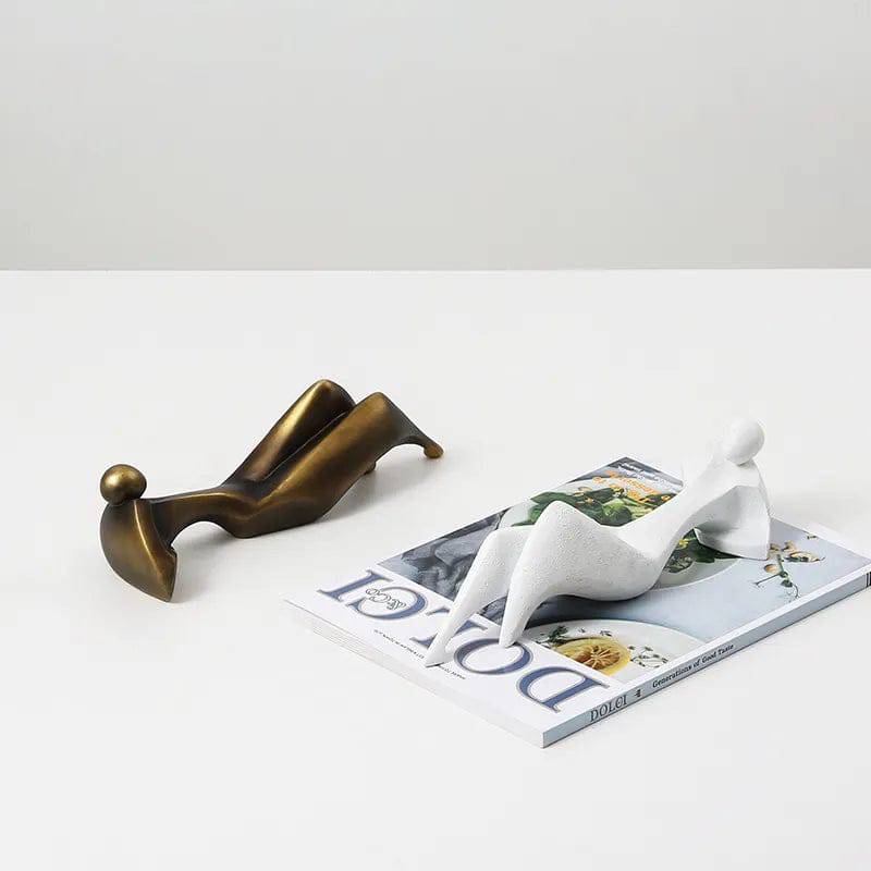 White Resin Figurative Sculpture Fc-Sz22018A -  Home Decor Figurines | النحت التصويرية الراتنج الأبيض - ebarza Furniture UAE | Shop Modern Furniture in Abu Dhabi & Dubai - مفروشات ايبازرا في الامارات | تسوق اثاث عصري وديكورات مميزة في دبي وابوظبي