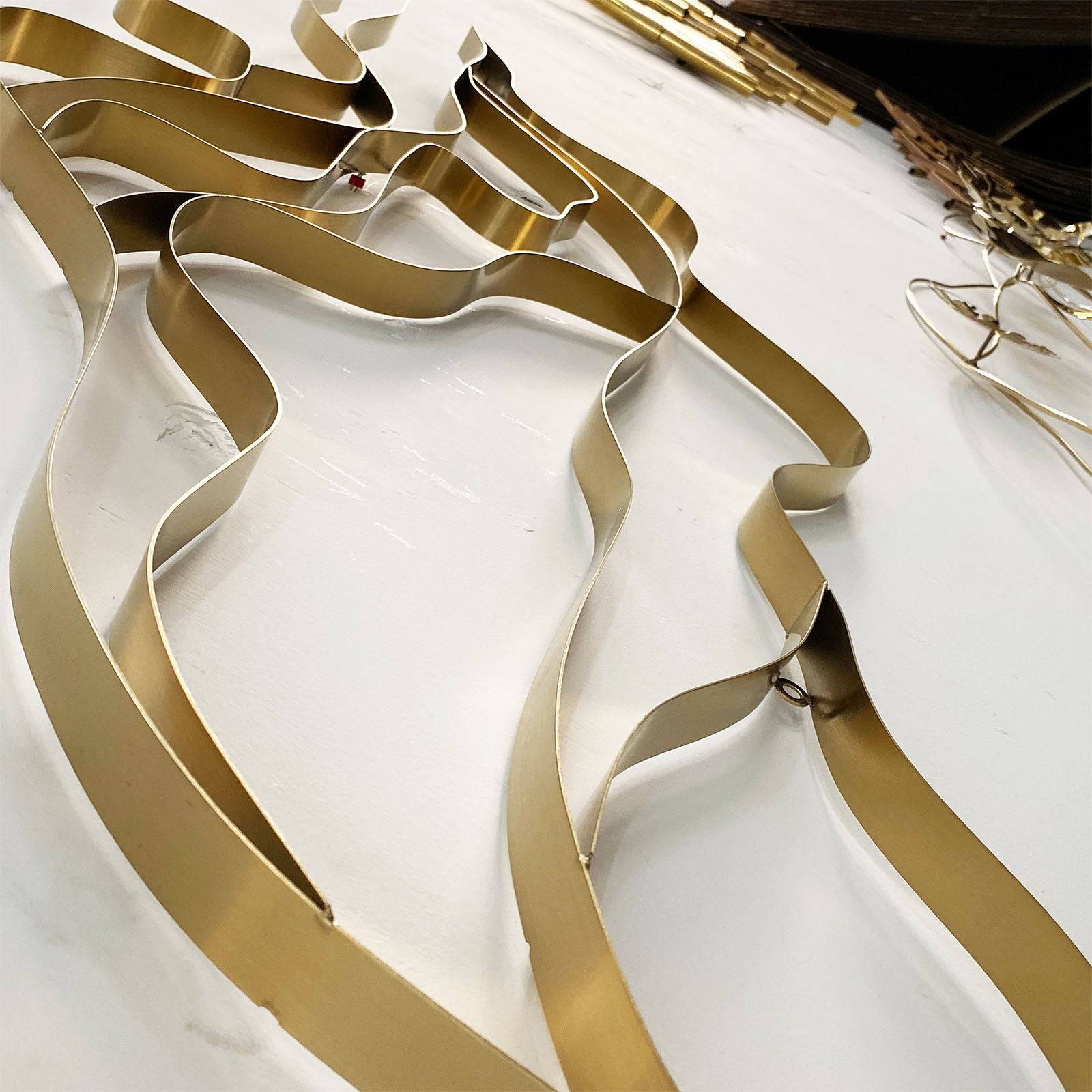 Wind Handcrafted Stainless Steel Artwork Bg2020027 -  Artwork | عمل فني مصنوع يدويًا من الفولاذ المقاوم للصدأ بعنوان الرياح - ebarza Furniture UAE | Shop Modern Furniture in Abu Dhabi & Dubai - مفروشات ايبازرا في الامارات | تسوق اثاث عصري وديكورات مميزة في دبي وابوظبي