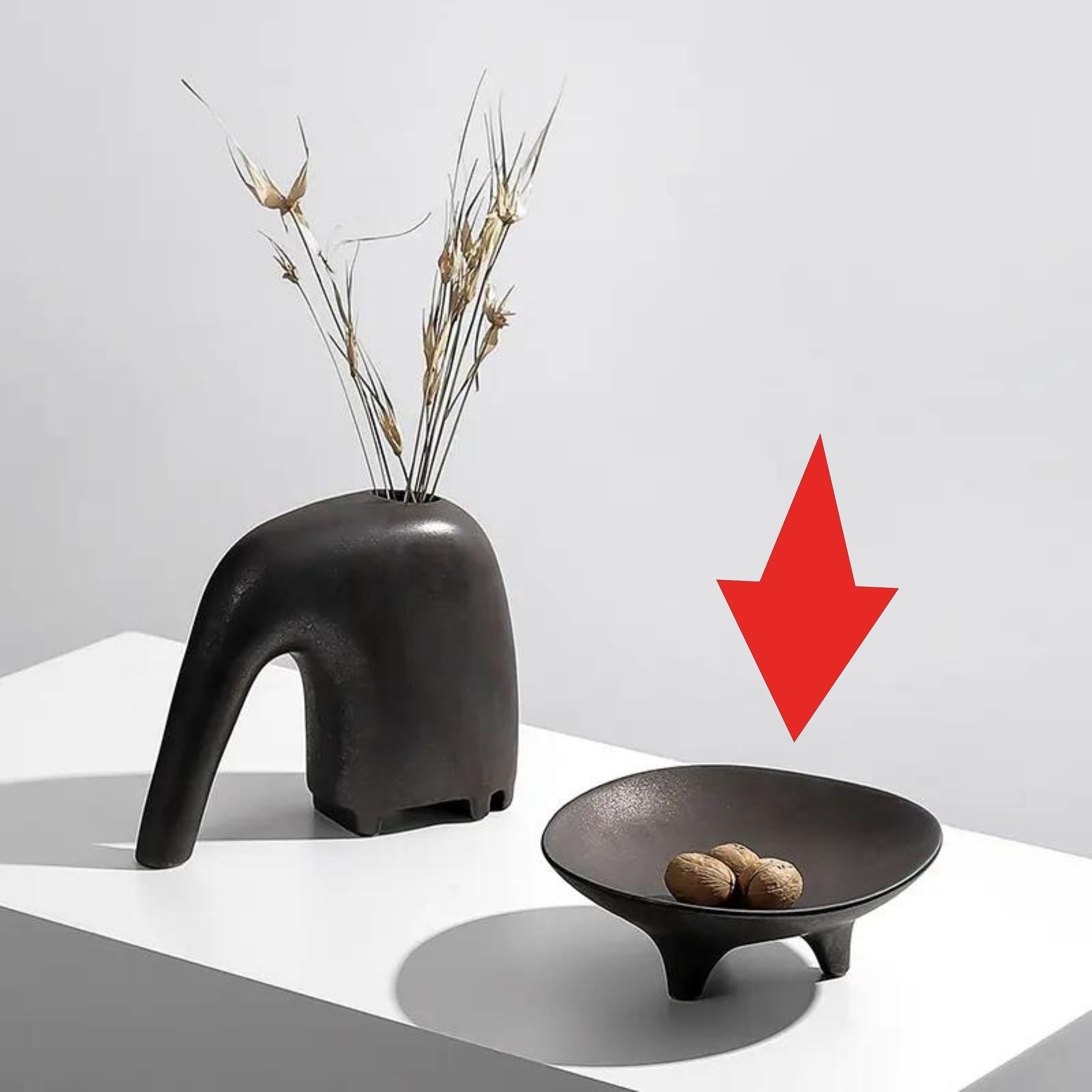 Ceramic Bowl With Feet Fd-D22044 -  Bowls | وعاء سيراميك مع قدم - ebarza Furniture UAE | Shop Modern Furniture in Abu Dhabi & Dubai - مفروشات ايبازرا في الامارات | تسوق اثاث عصري وديكورات مميزة في دبي وابوظبي