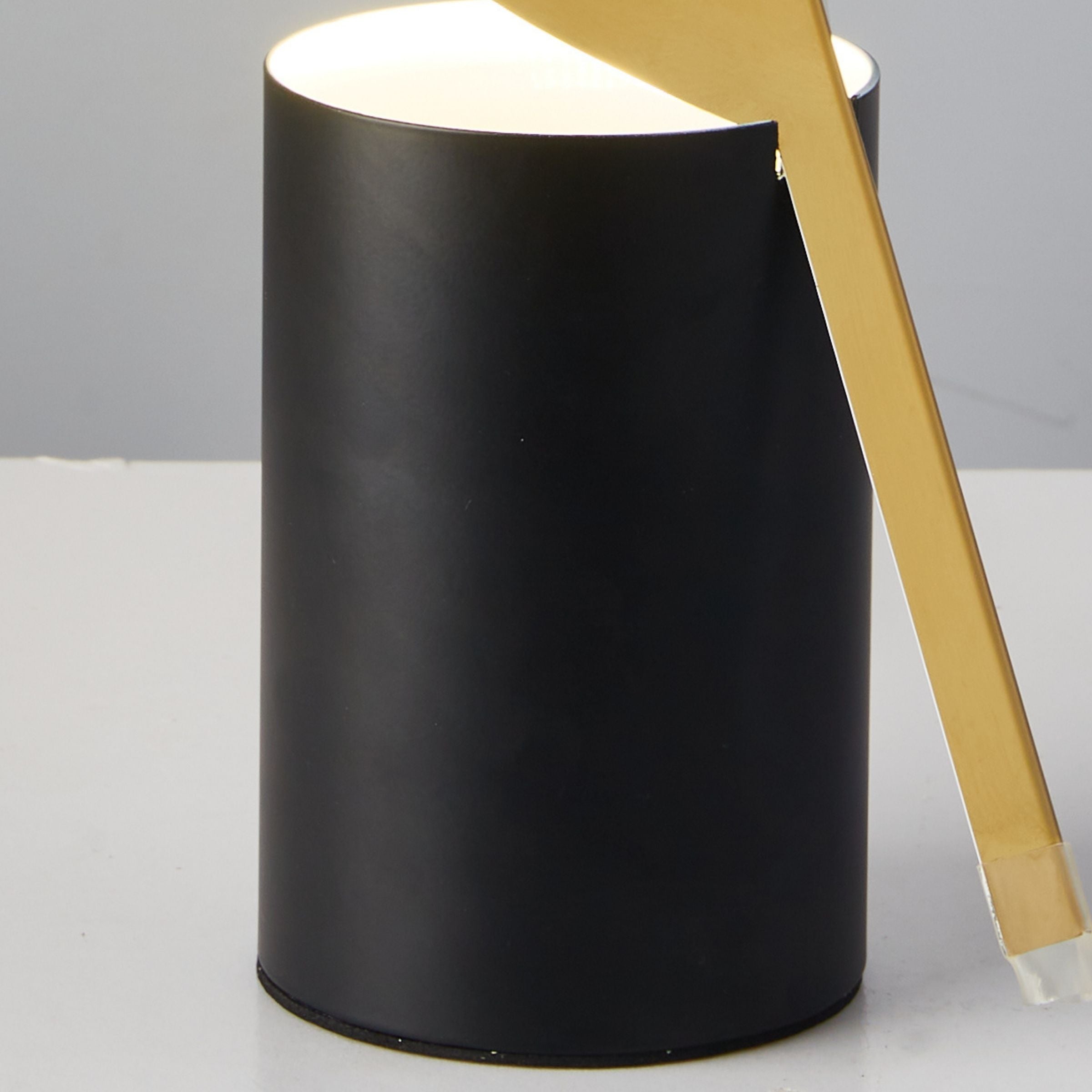 Leafshine Gold Table Lamp CY-LTD-1020-G -  Desk\table Lamps | مصباح طاولة ذهبي تألق أوراق الشجر - ebarza Furniture UAE | Shop Modern Furniture in Abu Dhabi & Dubai - مفروشات ايبازرا في الامارات | تسوق اثاث عصري وديكورات مميزة في دبي وابوظبي
