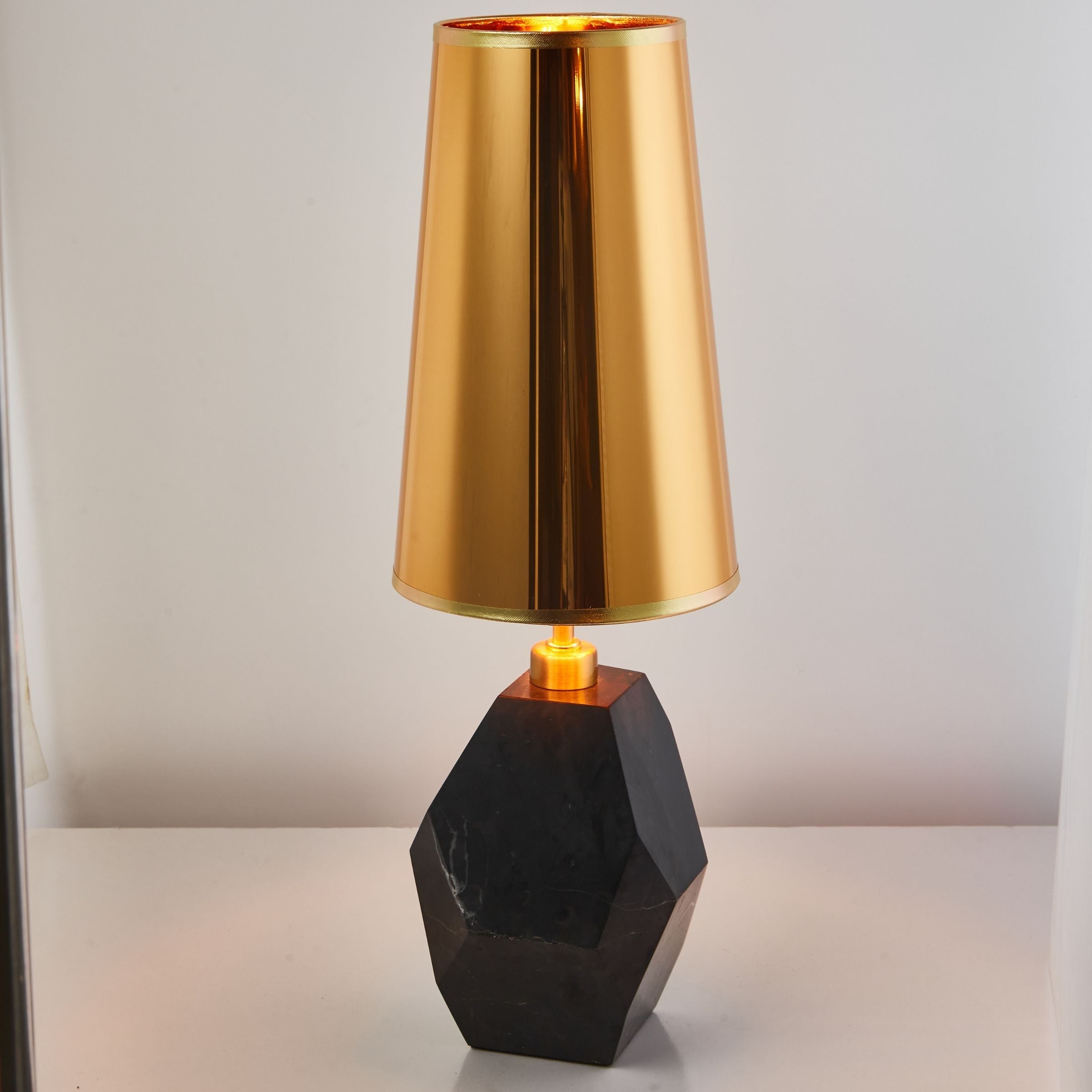 Soul Black Marble Table Lamp CY-LTD-1023-B -  Desk\table Lamps | مصباح طاولة من الرخام الأسود الروح - ebarza Furniture UAE | Shop Modern Furniture in Abu Dhabi & Dubai - مفروشات ايبازرا في الامارات | تسوق اثاث عصري وديكورات مميزة في دبي وابوظبي