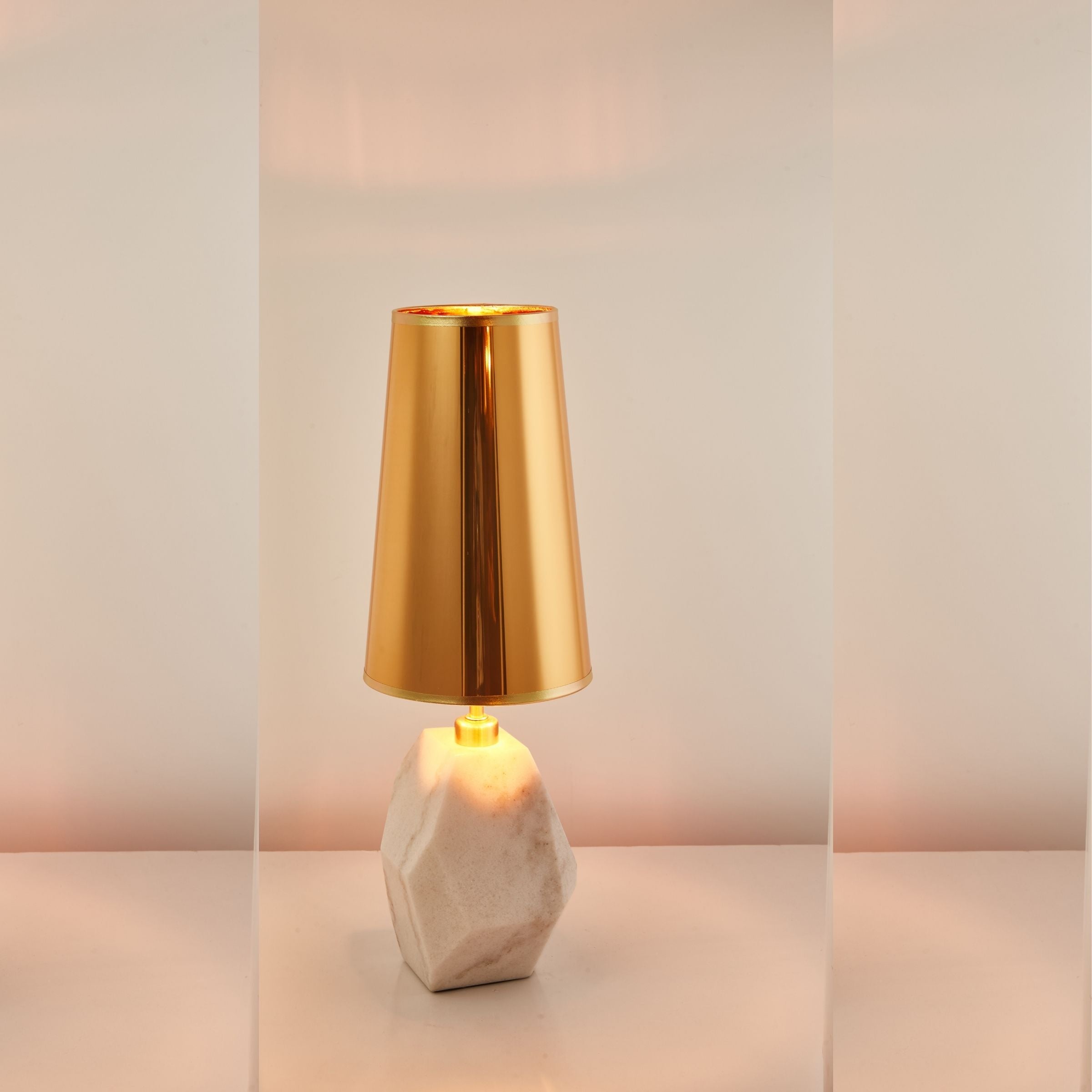 Soul White Marble Table Lamp CY-LTD-1023-W -  Desk\table Lamps | مصباح طاولة من الرخام الأبيض الروح - ebarza Furniture UAE | Shop Modern Furniture in Abu Dhabi & Dubai - مفروشات ايبازرا في الامارات | تسوق اثاث عصري وديكورات مميزة في دبي وابوظبي