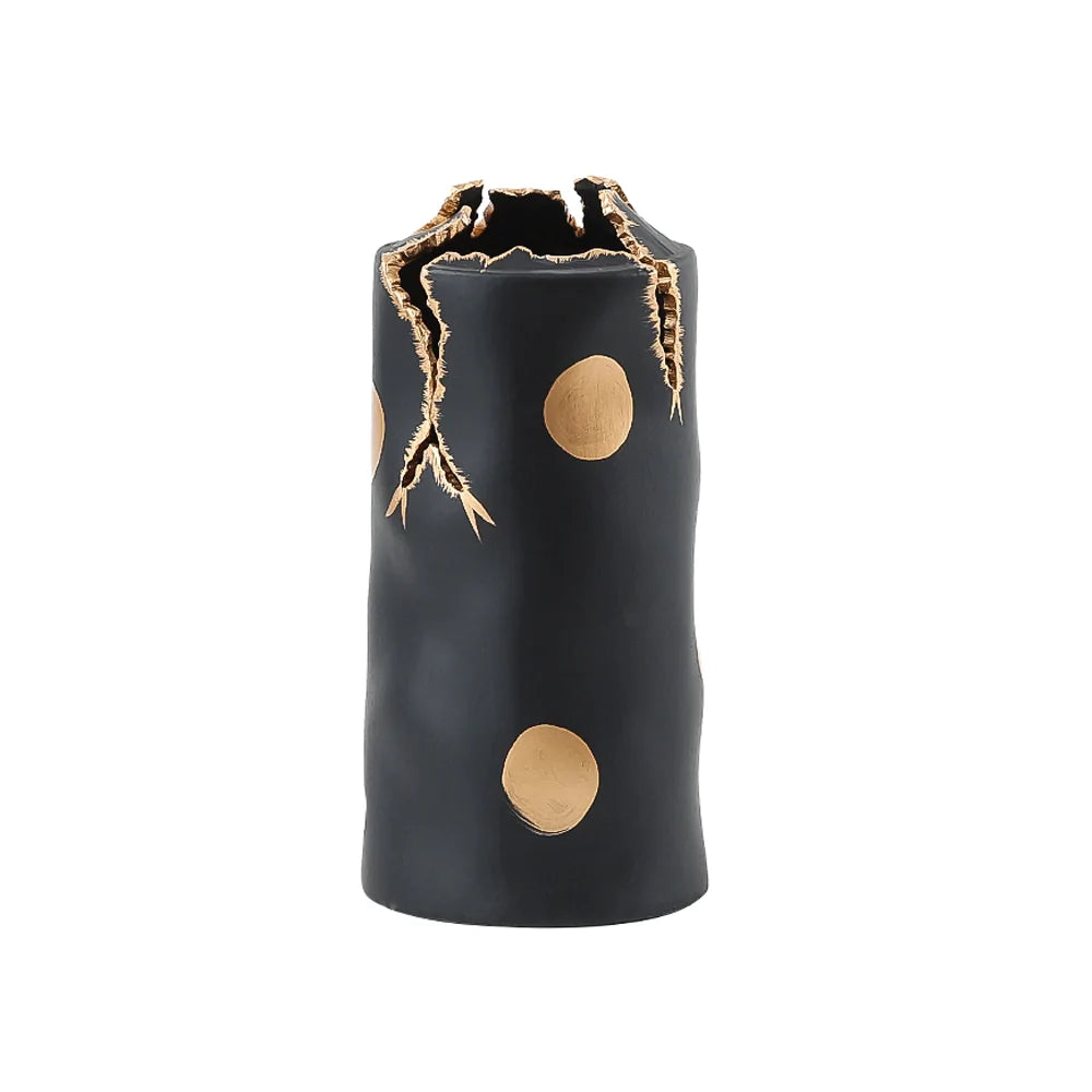 Black & Gold Ceramic Vase With Crack Detail Fa-D22062 -  Vases | مزهرية سيراميك باللونين الأسود والذهبي بتفاصيل متصدعة - ebarza Furniture UAE | Shop Modern Furniture in Abu Dhabi & Dubai - مفروشات ايبازرا في الامارات | تسوق اثاث عصري وديكورات مميزة في دبي وابوظبي