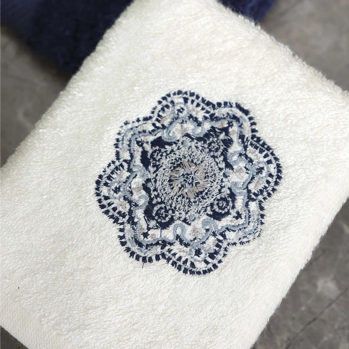 Karaca Home Cleto Off White - Set Of 4 Towels With Indigo Bamboo Cotton Embroidery 200.20.01.0398 -  Towels | كاراجا هوم كليتو أوف وايت - مجموعة من 4 مناشف مع تطريز قطن البامبو النيلي - ebarza Furniture UAE | Shop Modern Furniture in Abu Dhabi & Dubai - مفروشات ايبازرا في الامارات | تسوق اثاث عصري وديكورات مميزة في دبي وابوظبي