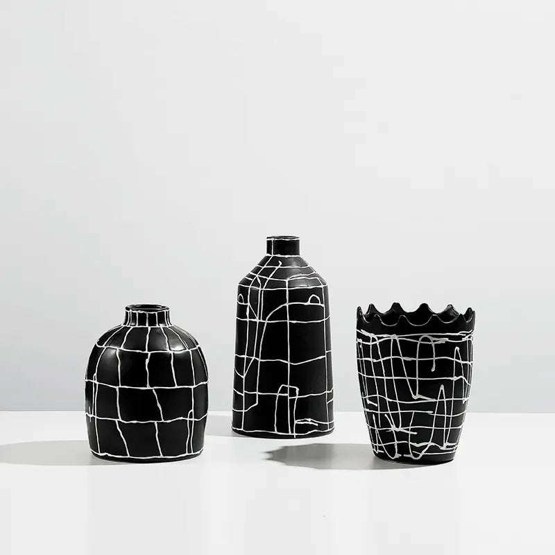 Black & White Ceramic Vase Fa-D22094 -  Vases - ebarza Furniture UAE | Shop Modern Furniture in Abu Dhabi & Dubai - مفروشات ايبازرا في الامارات | تسوق اثاث عصري وديكورات مميزة في دبي وابوظبي