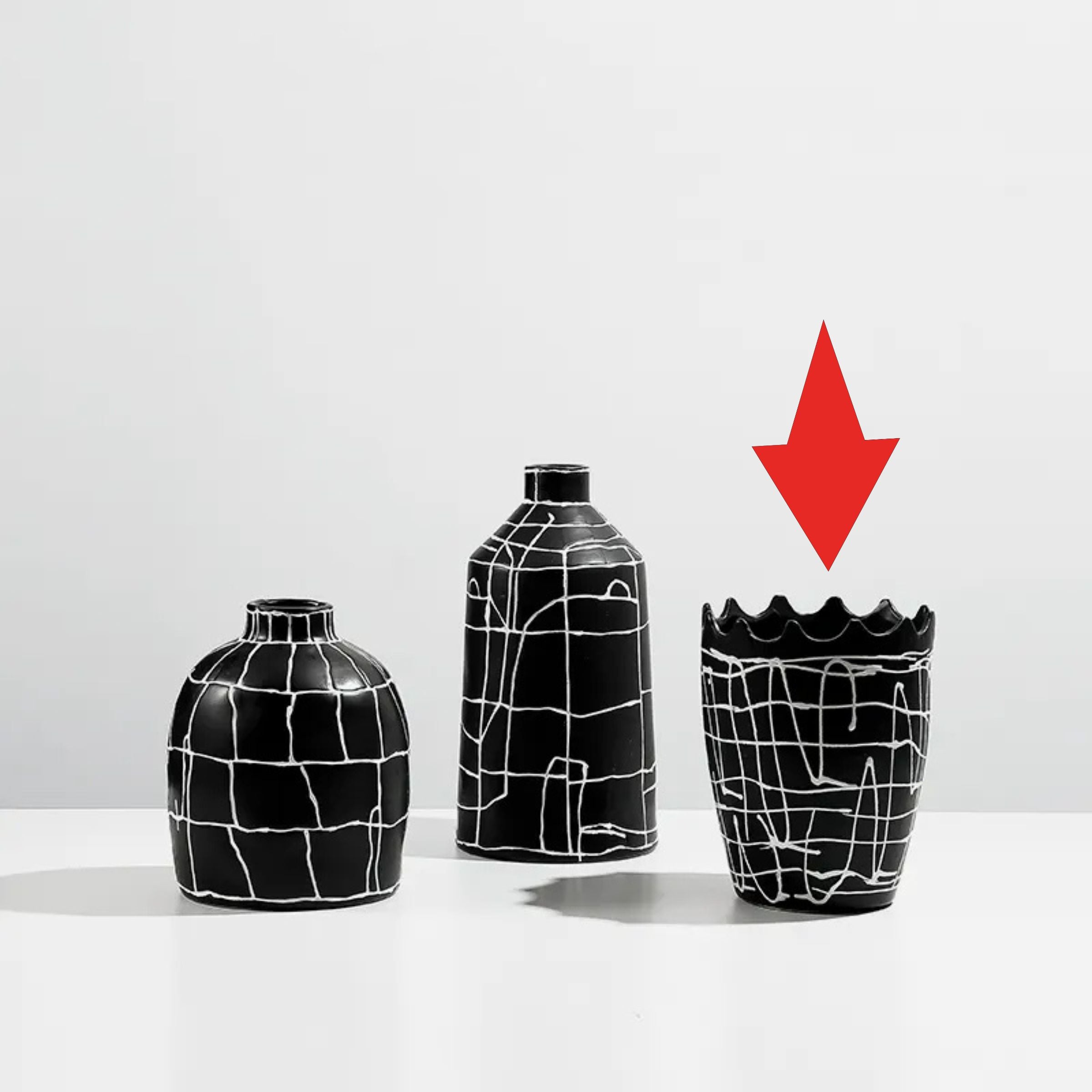 Black & White Ceramic Vase Fa-D22094 -  Vases - ebarza Furniture UAE | Shop Modern Furniture in Abu Dhabi & Dubai - مفروشات ايبازرا في الامارات | تسوق اثاث عصري وديكورات مميزة في دبي وابوظبي