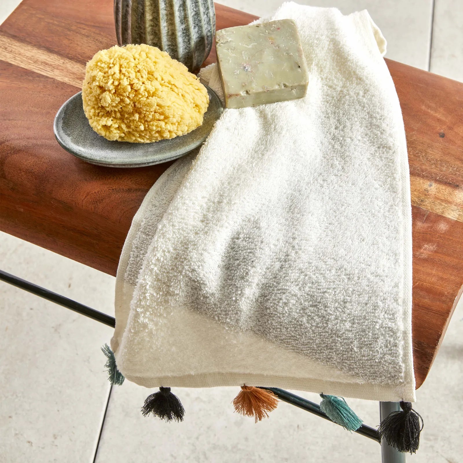 Karaca Home Cactus Tasseled Towel 30X50 Cm 200.19.01.0312 -  Towels - ebarza Furniture UAE | Shop Modern Furniture in Abu Dhabi & Dubai - مفروشات ايبازرا في الامارات | تسوق اثاث عصري وديكورات مميزة في دبي وابوظبي