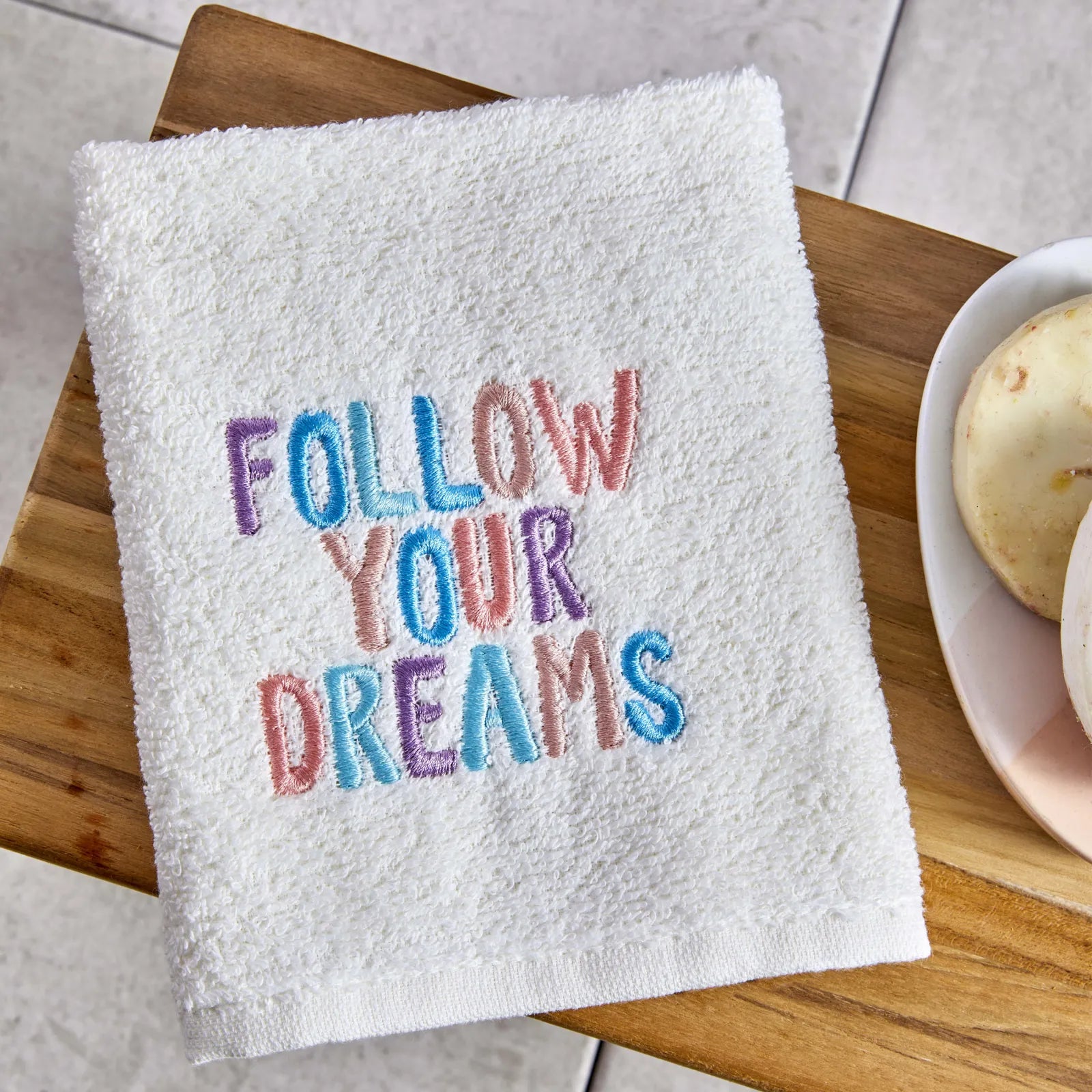 Karaca Home Follow Your Dreams Embroidered Towel 50X90 Cm 200.19.01.0306 -  Towels - ebarza Furniture UAE | Shop Modern Furniture in Abu Dhabi & Dubai - مفروشات ايبازرا في الامارات | تسوق اثاث عصري وديكورات مميزة في دبي وابوظبي