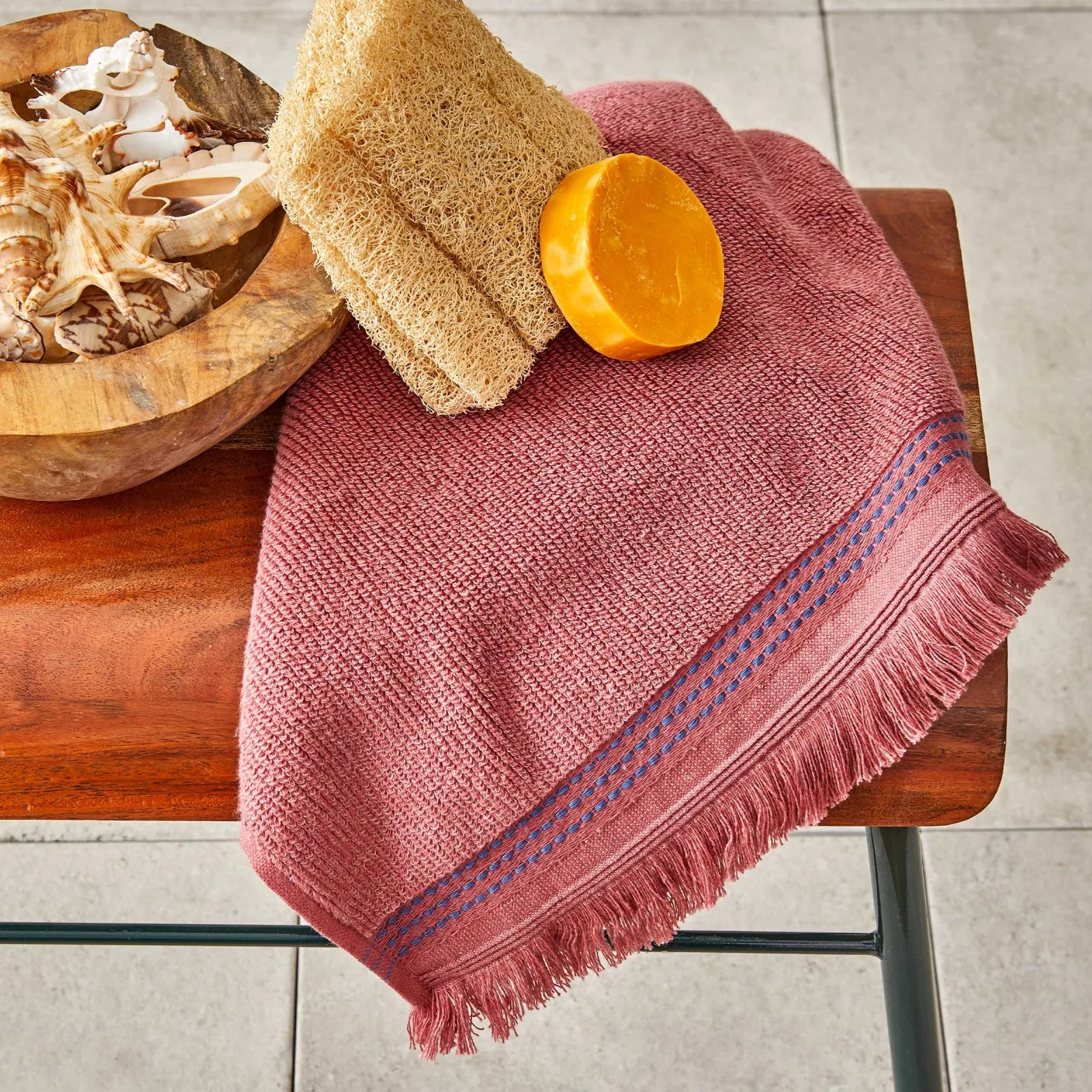 Karaca Home Softy Red 100% Cotton Appliqué Towel 50X90 Cm 200.19.01.0659 -  Towels - ebarza Furniture UAE | Shop Modern Furniture in Abu Dhabi & Dubai - مفروشات ايبازرا في الامارات | تسوق اثاث عصري وديكورات مميزة في دبي وابوظبي