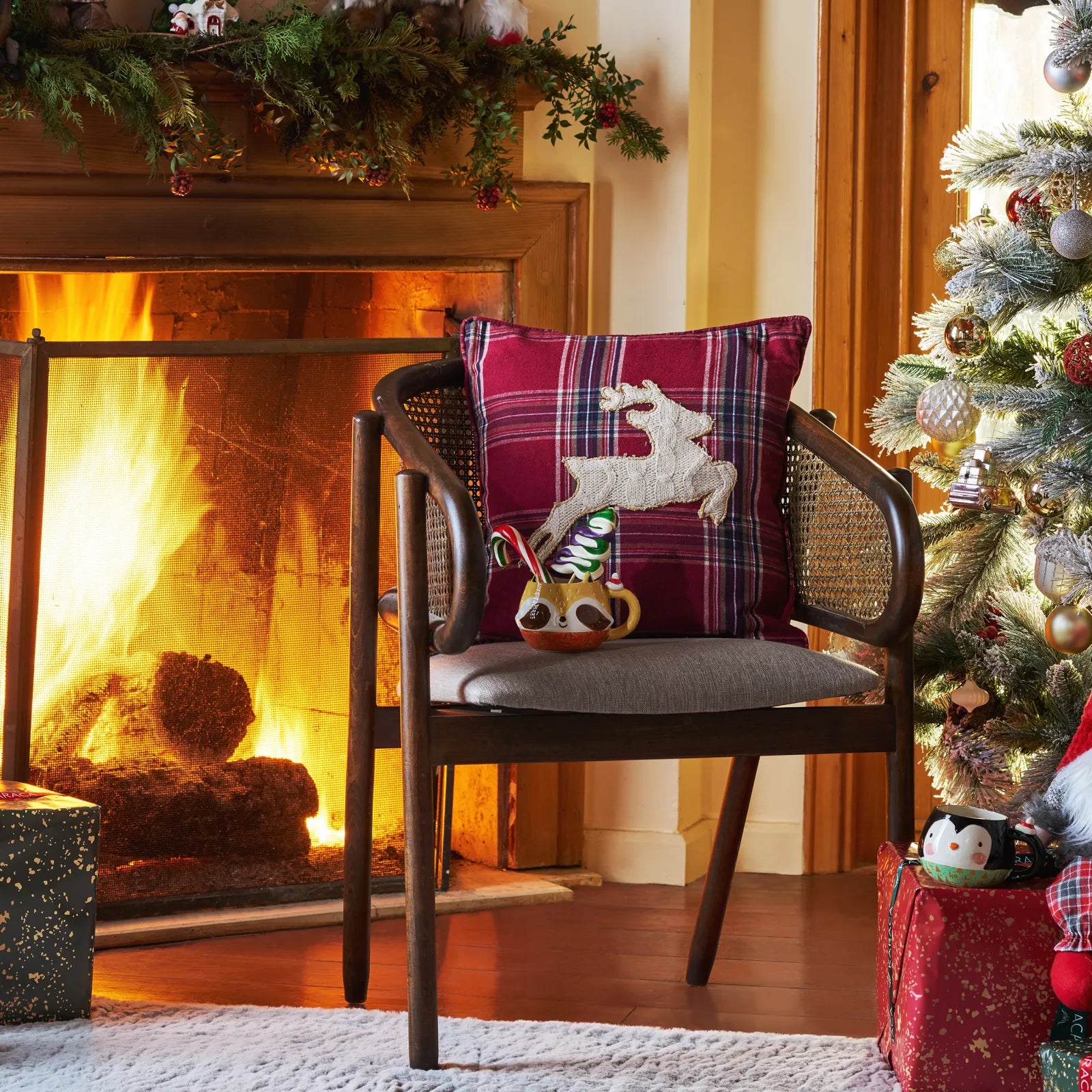 Karaca Home Woodland Red Deer Cozy Pillow 45X45 Cm 200.19.01.1021 -  Cushions - ebarza Furniture UAE | Shop Modern Furniture in Abu Dhabi & Dubai - مفروشات ايبازرا في الامارات | تسوق اثاث عصري وديكورات مميزة في دبي وابوظبي