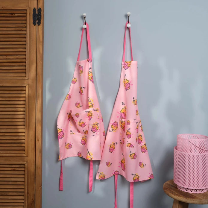 Karaca Sarah Anderson Cupcake Pink Kids Kitchen Apron 160.02.01.0726 -  Kitchen Appliances - ebarza Furniture UAE | Shop Modern Furniture in Abu Dhabi & Dubai - مفروشات ايبازرا في الامارات | تسوق اثاث عصري وديكورات مميزة في دبي وابوظبي